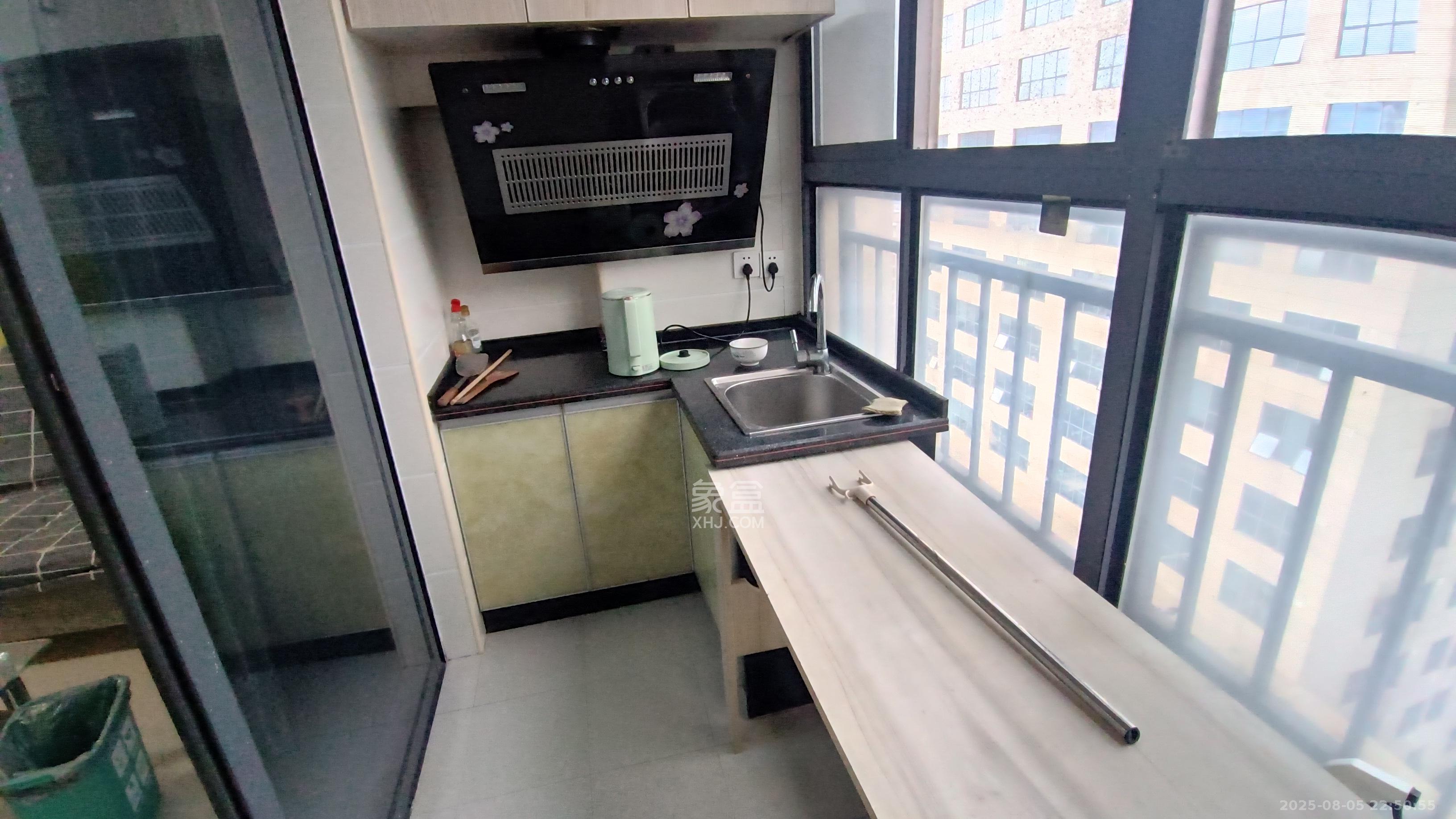 保利麓谷林语I区  1室1厅1卫    1500.0元/月室内图