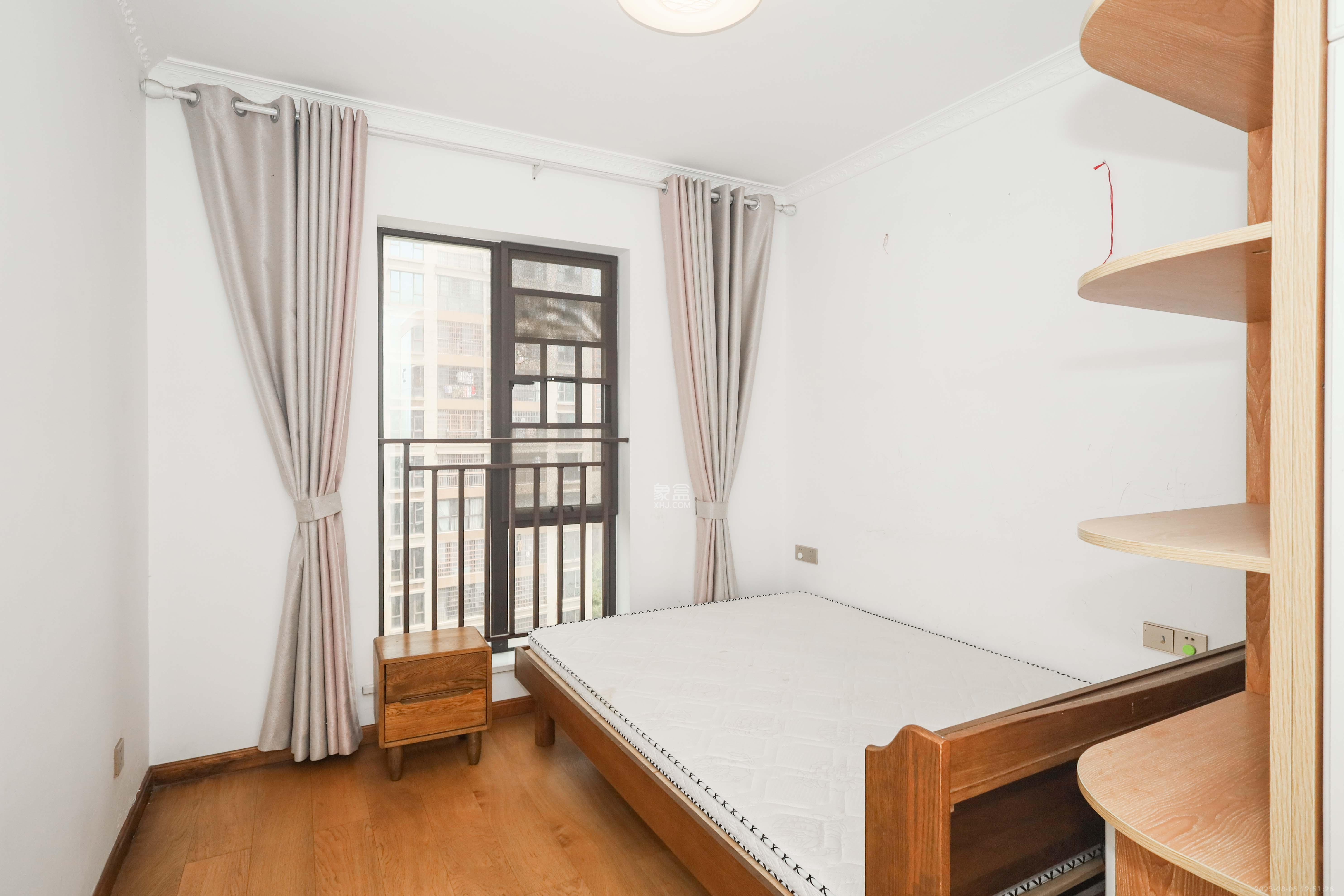 麓谷星辰  4室2厅2卫    112.0万卧室