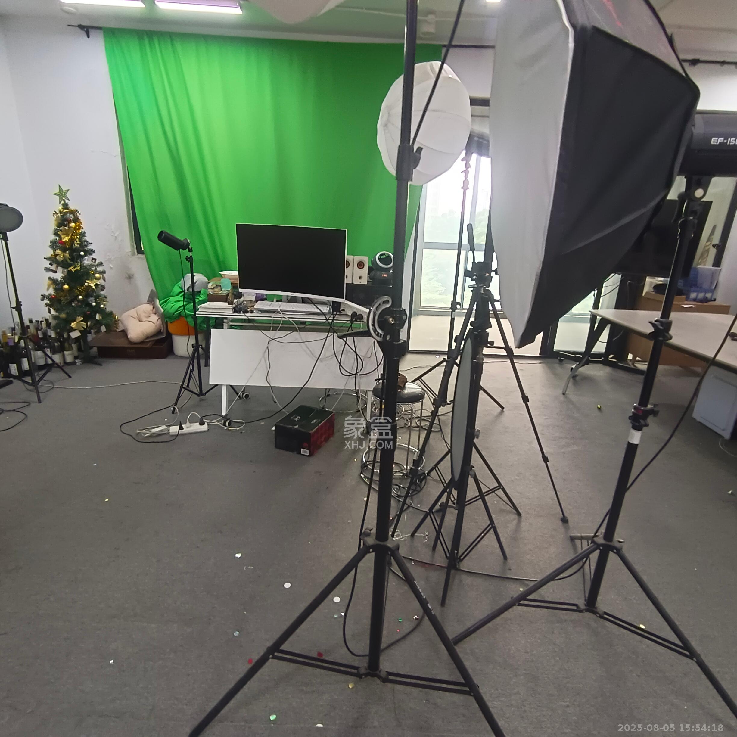 藏珑湖上国际花园 4室2厅2卫 3000.0元/月 藏珑湖上国际花园 4室2厅2卫 3000.0元/月室内图