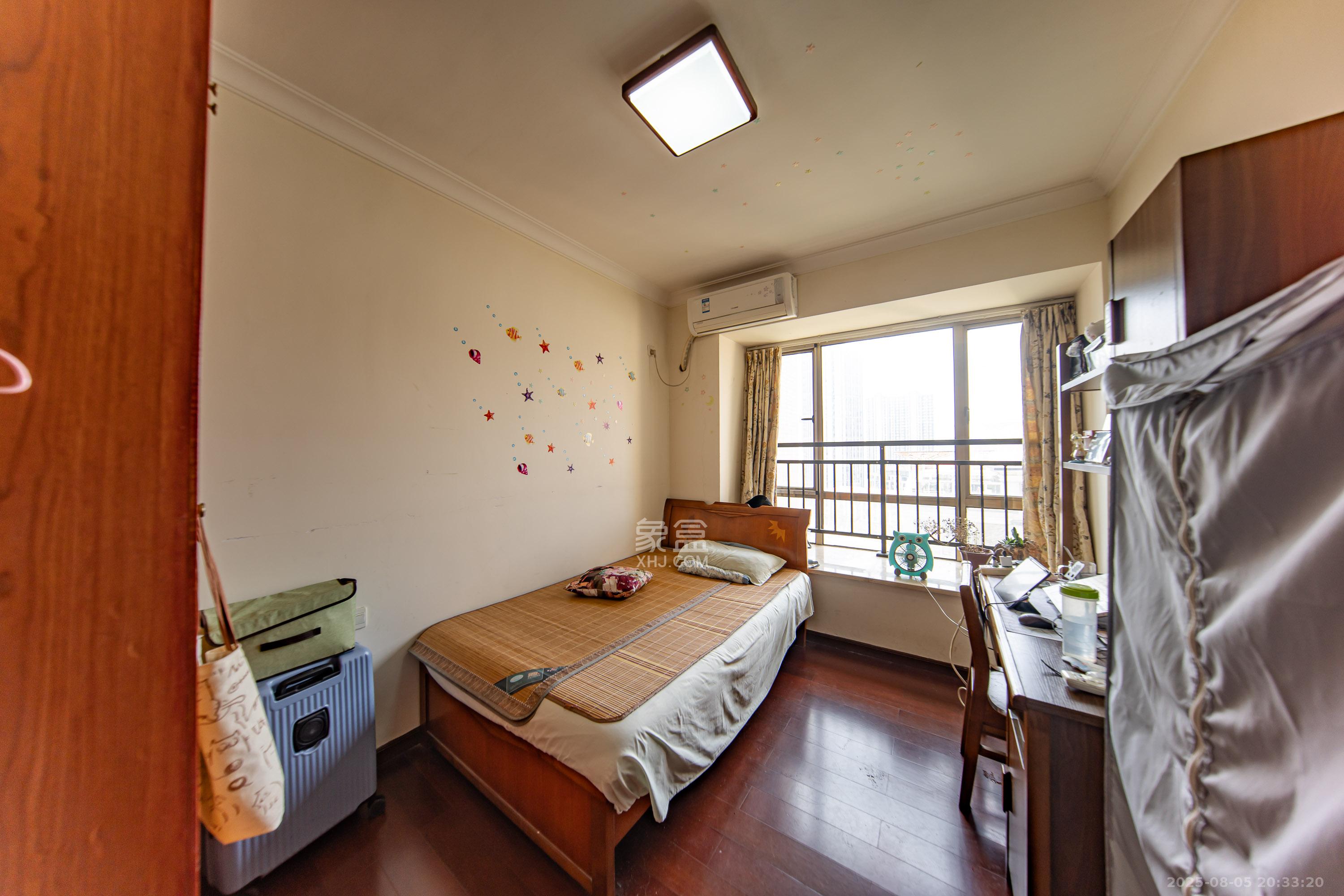 江山帝景雅典  3室2厅2卫    108.0万卧室