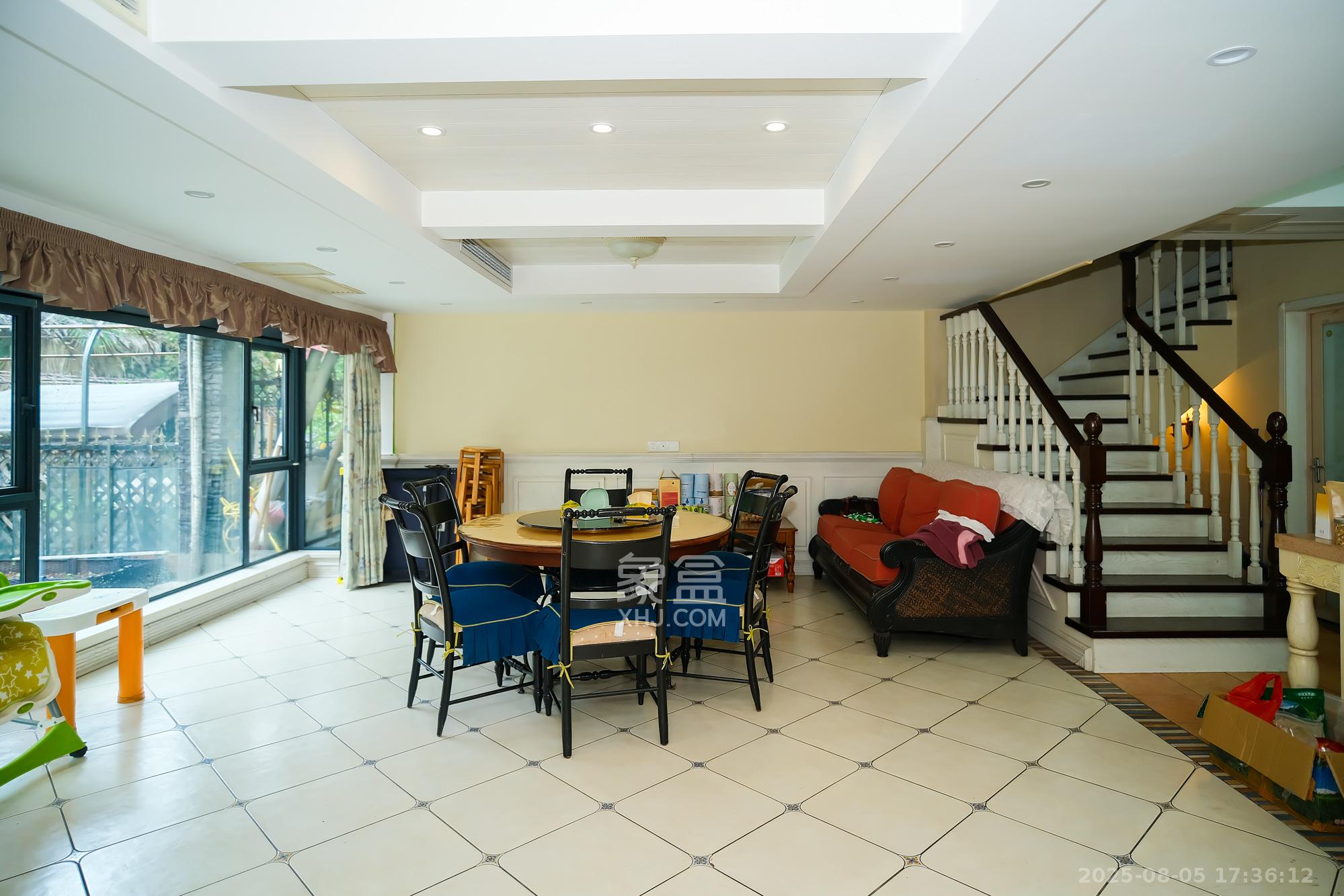 山水湾  1室2厅3卫    398.0万 山水湾  1室2厅3卫    398.0万客厅