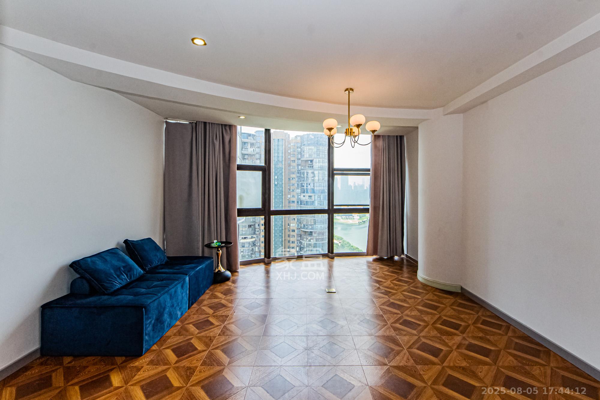 湘江世纪城富湾国际 4室2厅3卫 380.00万 湘江世纪城富湾国际 4室2厅3卫 380.00万阳台