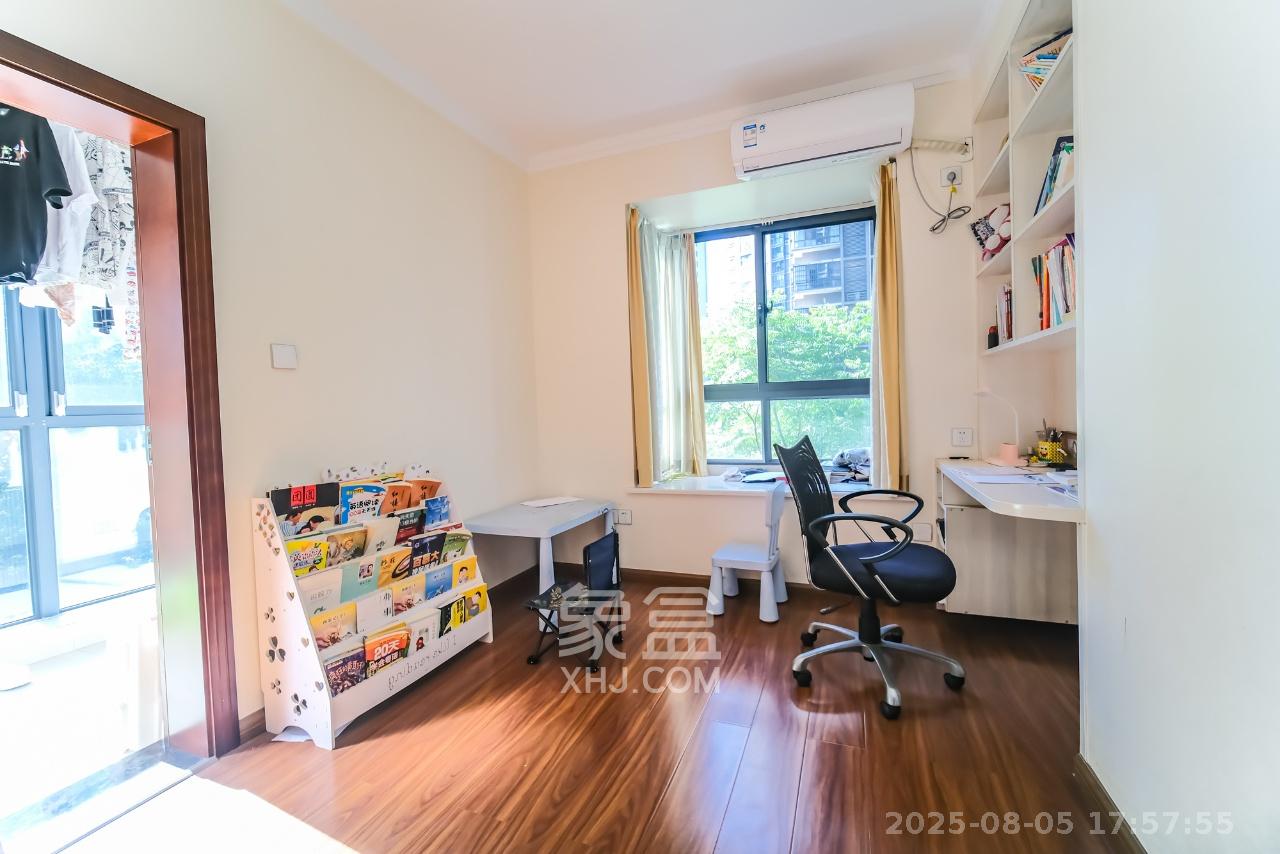 丰源国际  4室2厅2卫    2800.0元/月室内图