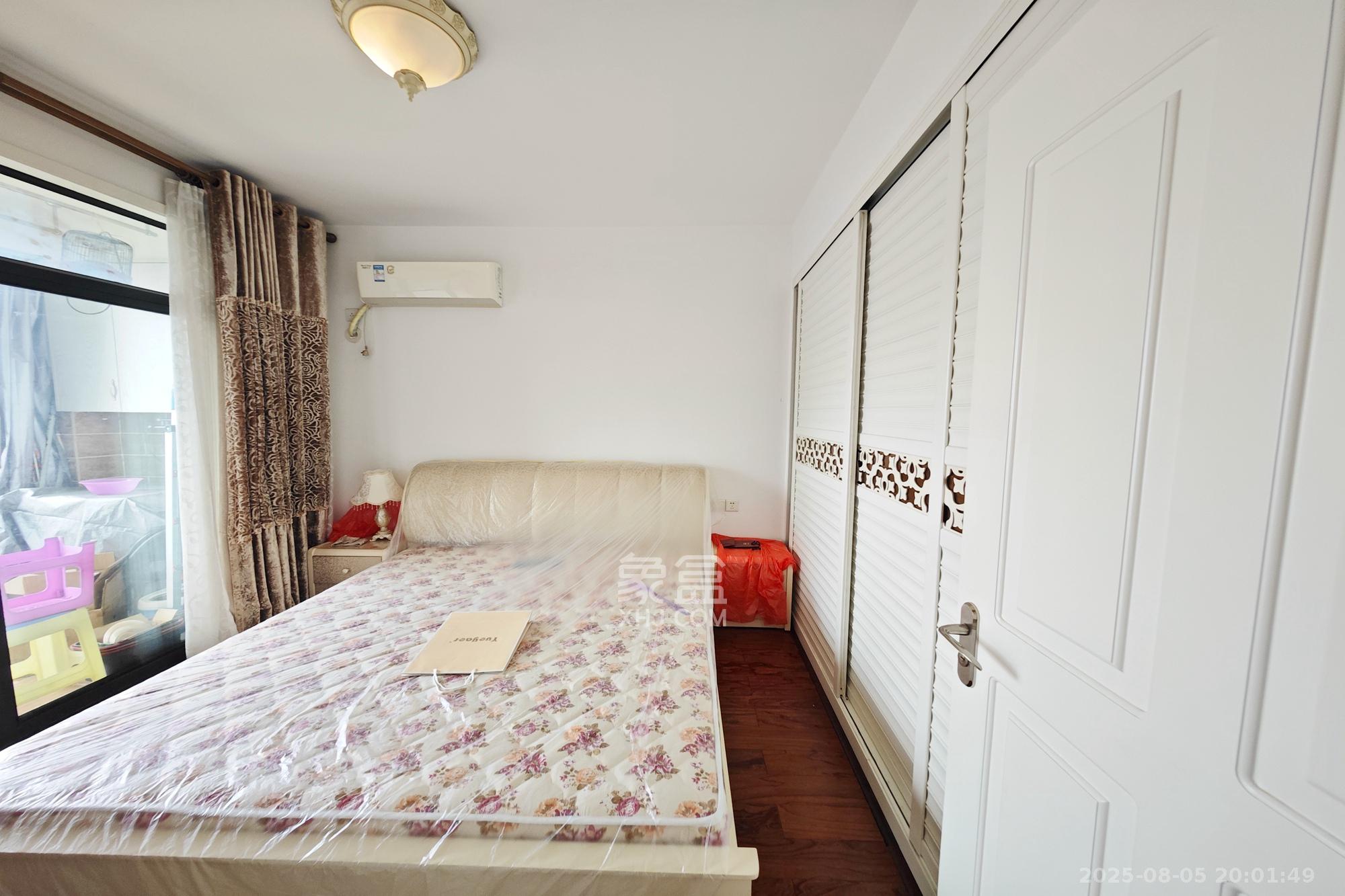 阳光锦城  3室2厅1卫    104.8万 阳光锦城  3室2厅1卫    104.8万卧室