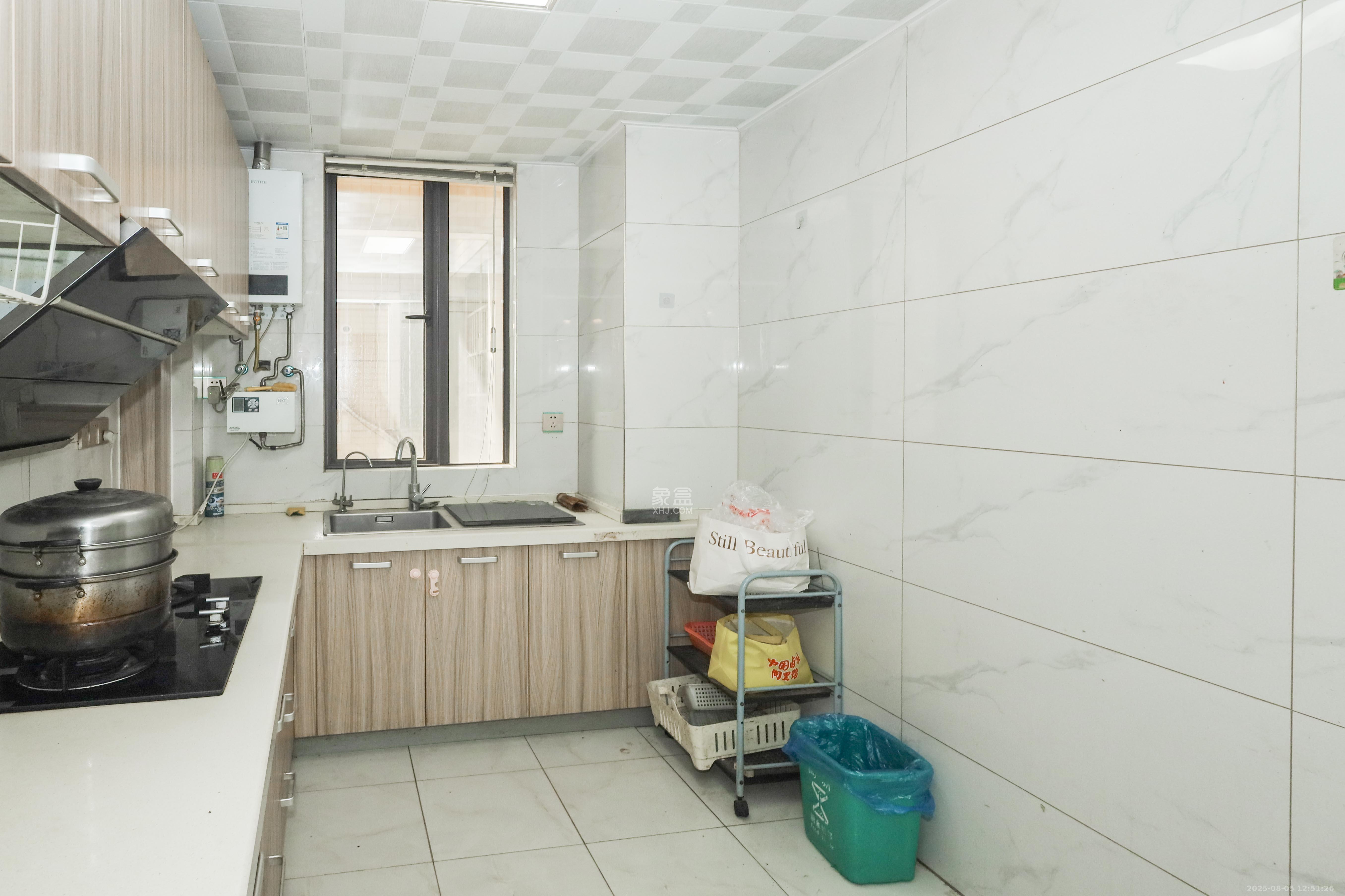 麓谷星辰  4室2厅2卫    112.0万厨房