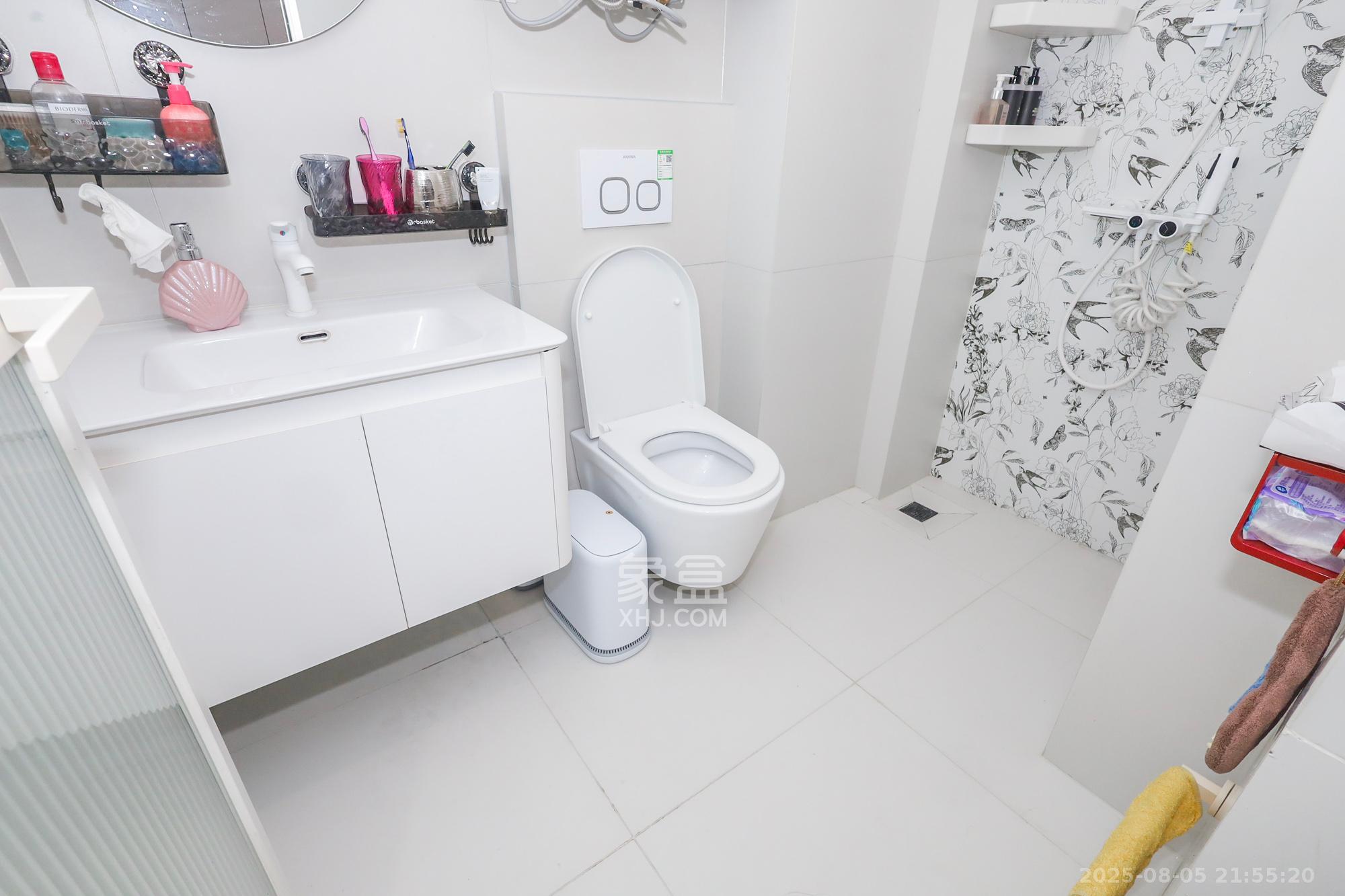 卓越中寰 2室1厅1卫 50.0万 卓越中寰 2室1厅1卫 50.0万卫生间