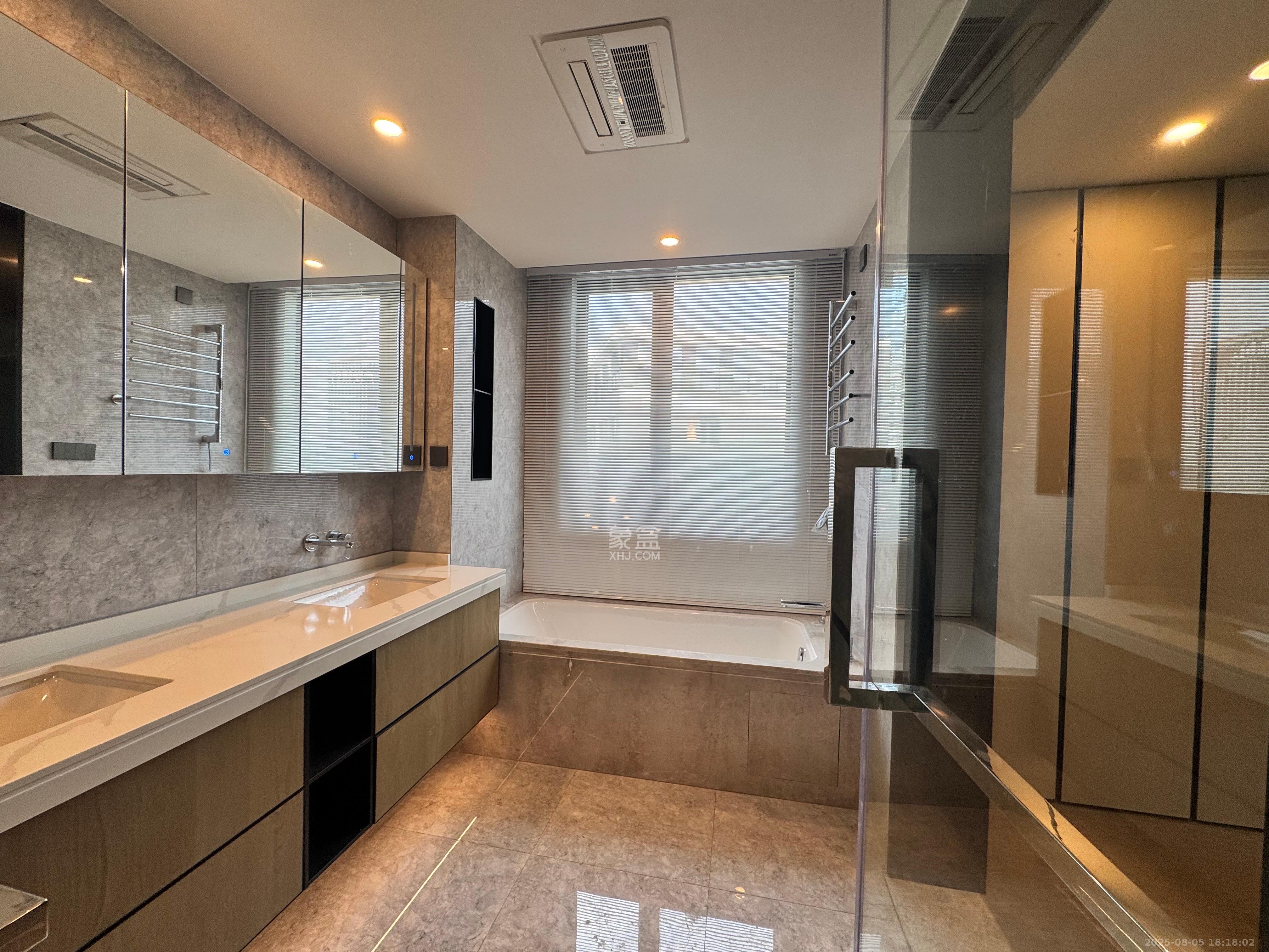 旭辉铂悦湘江  4室2厅4卫    20500.0元/月 旭辉铂悦湘江  4室2厅4卫    20500.0元/月室内图