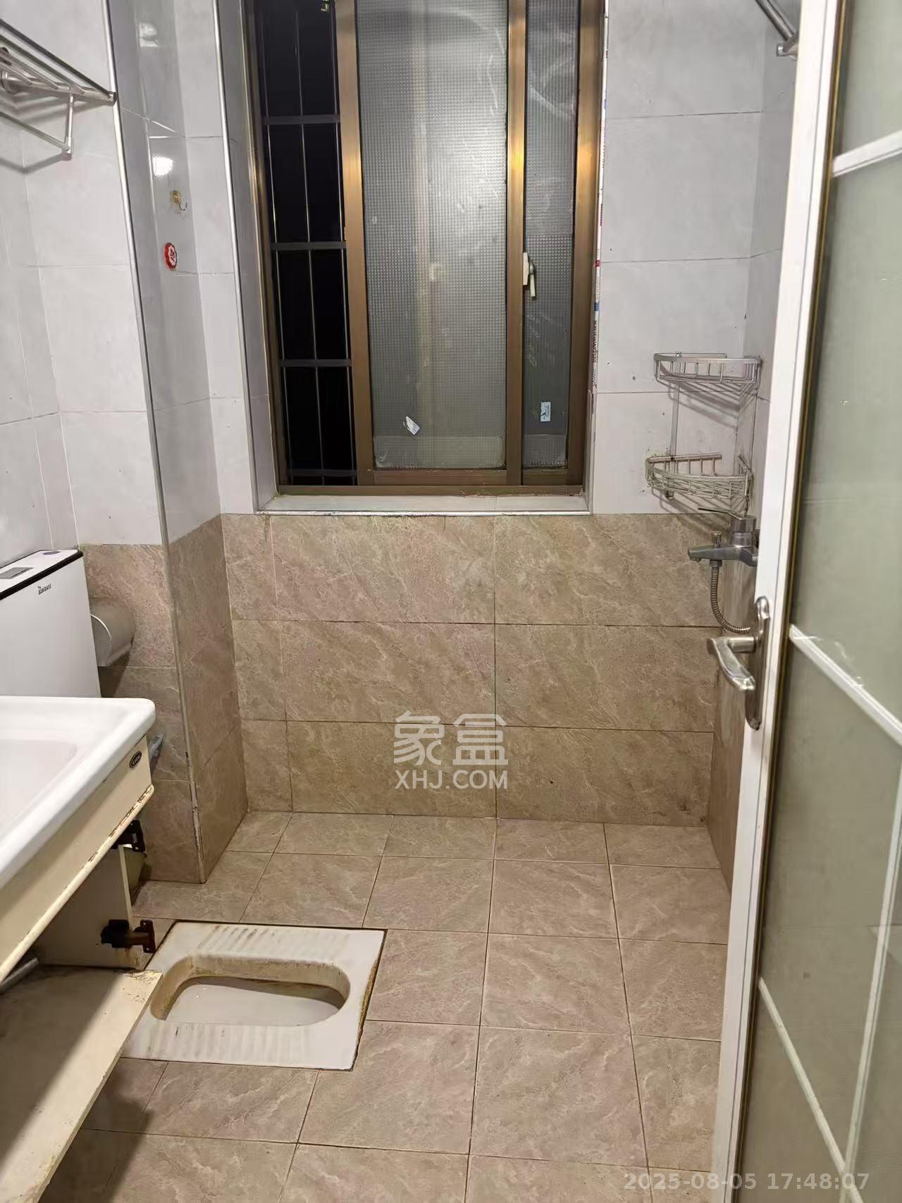 家和院  1室2厅1卫    1700.0元/月 家和院  1室2厅1卫    1700.0元/月室内图