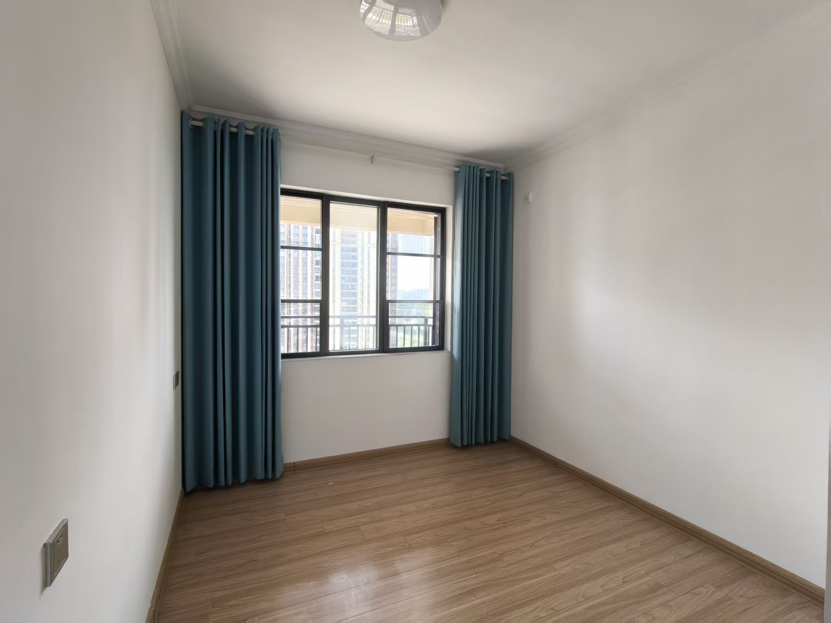 碧桂园梓山府 4室2厅2卫 2400.0元/月 碧桂园梓山府 4室2厅2卫 2400.0元/月室内图