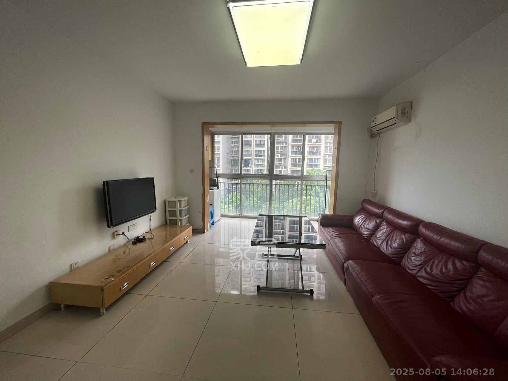 嘉盛华庭(一期、二期、三期)  3室2厅1卫    2400.0元/月 嘉盛华庭(一期、二期、三期)  3室2厅1卫    2400.0元/月室内图