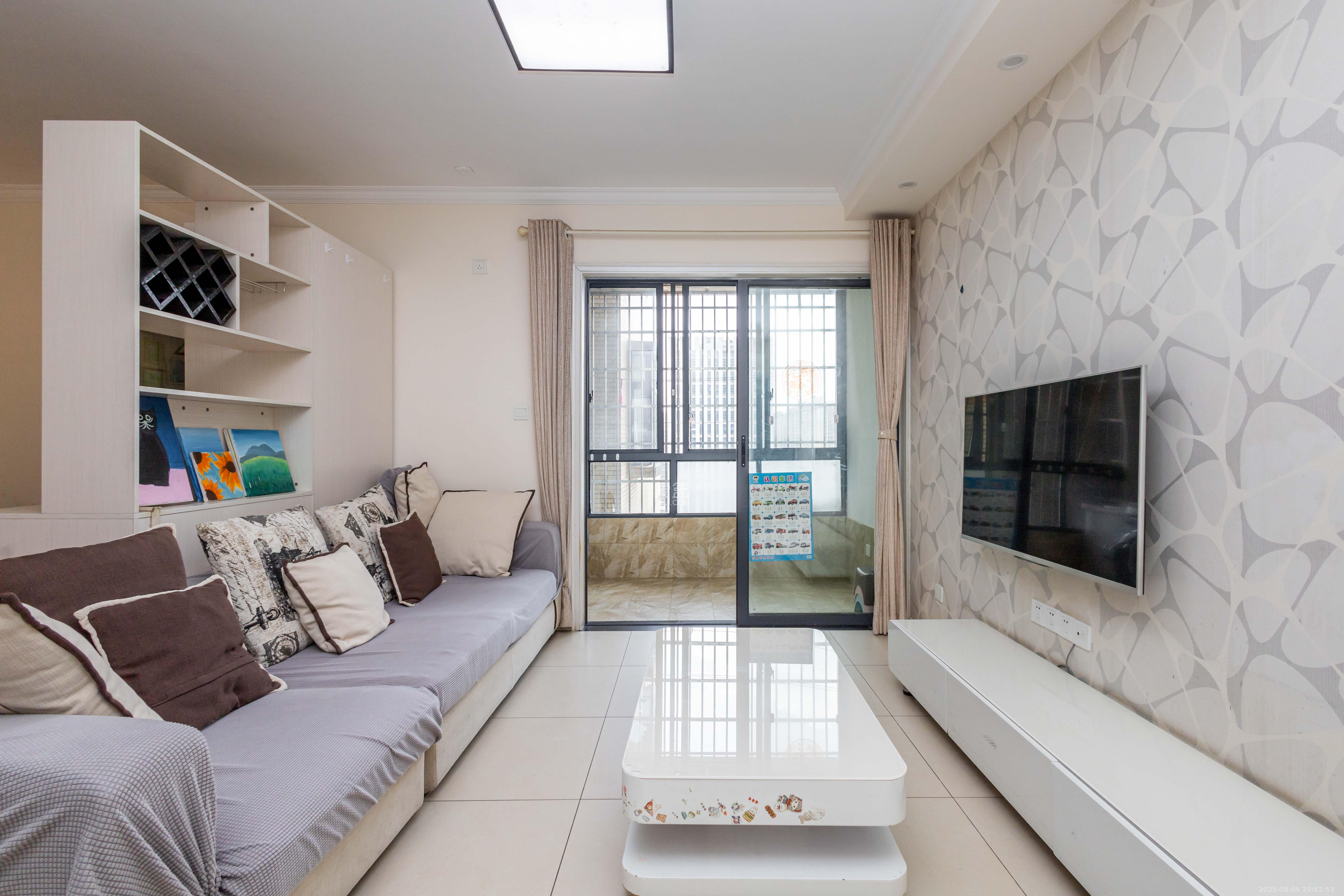 中国铁建国际城二期  3室2厅1卫    52.0万客厅