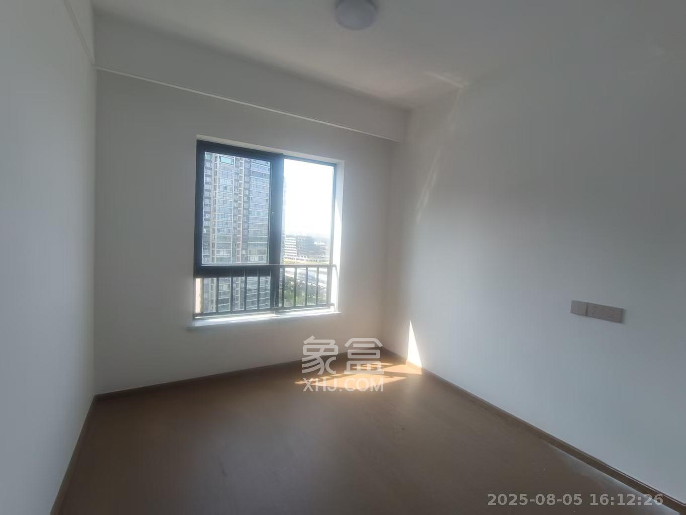 嘉臣道  4室2厅2卫    4500.0元/月 嘉臣道  4室2厅2卫    4500.0元/月室内图