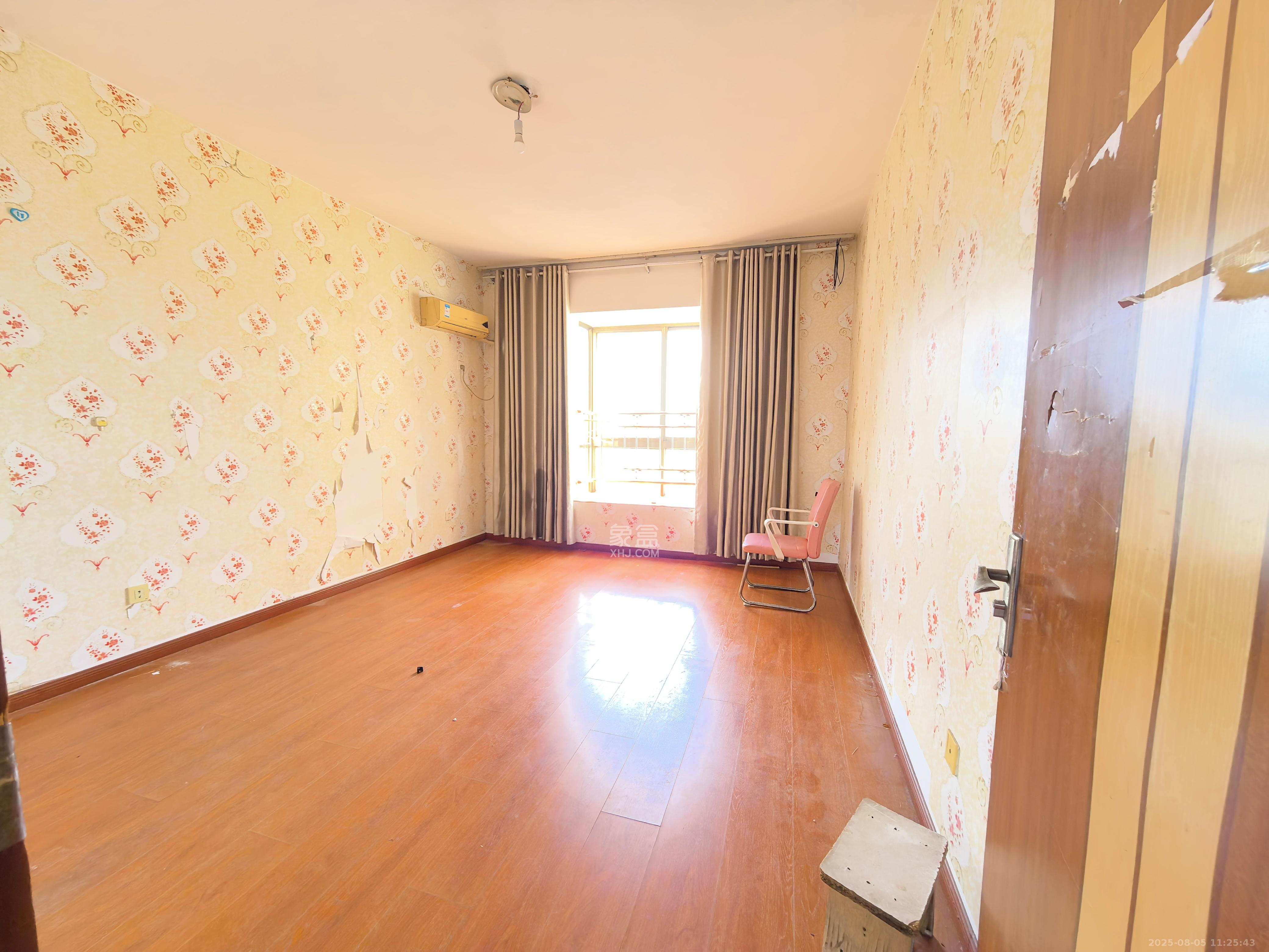 润沁园(润沁公馆) 5室2厅2卫 3000.0元/月 润沁园(润沁公馆) 5室2厅2卫 3000.0元/月室内图