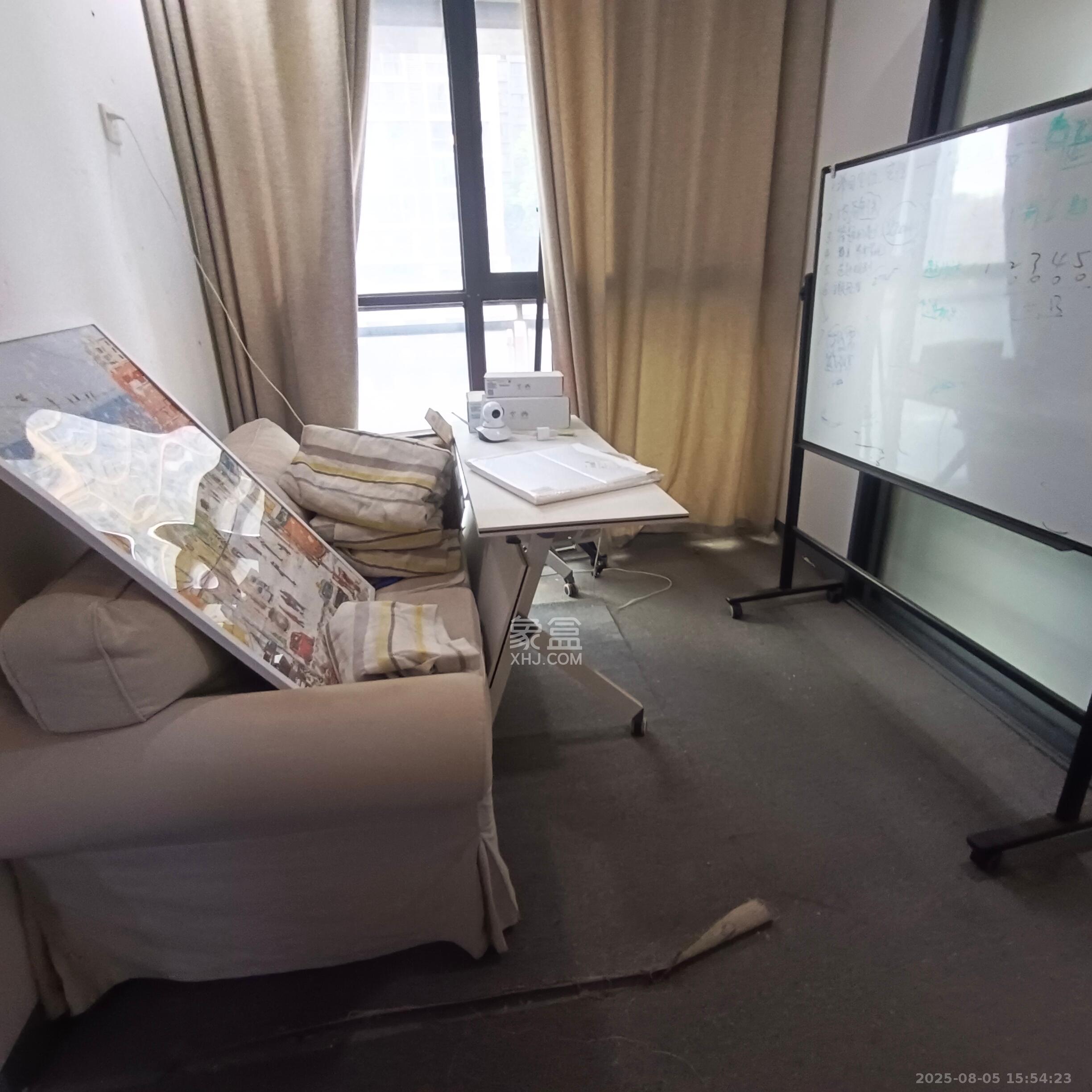 藏珑湖上国际花园 4室2厅2卫 3000.0元/月 藏珑湖上国际花园 4室2厅2卫 3000.0元/月室内图