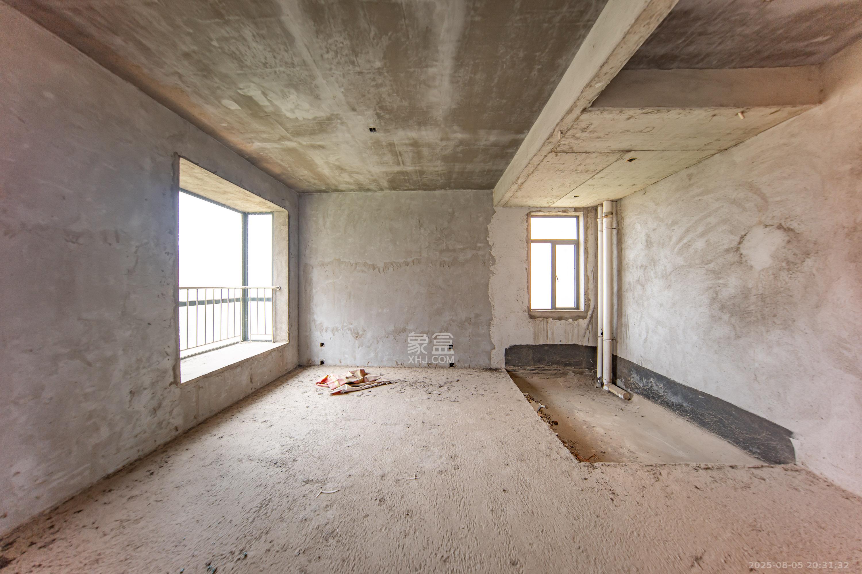 枫华府第  3室2厅2卫    62.0万卧室