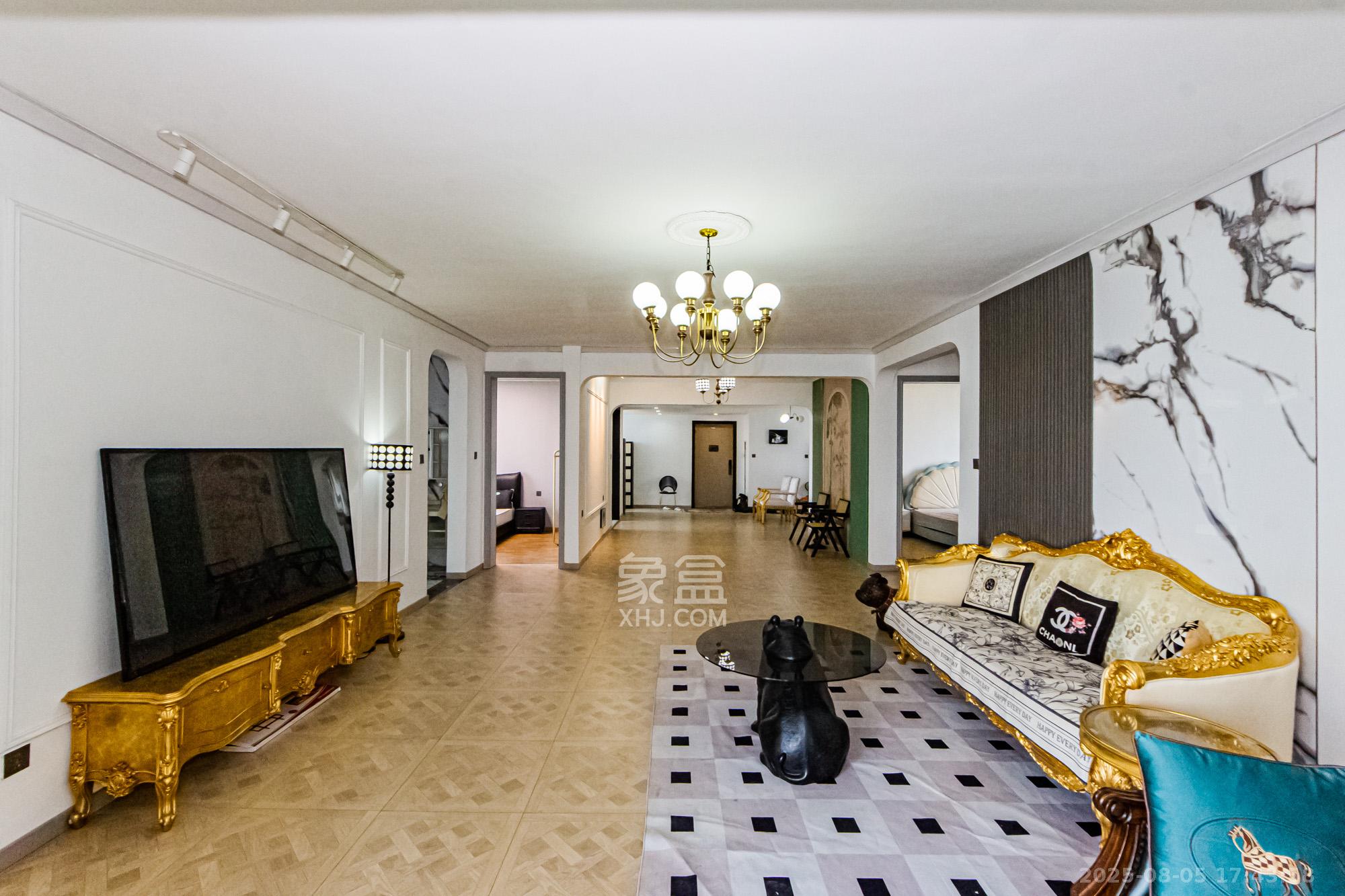 湘江世纪城富湾国际 4室2厅3卫 380.00万 湘江世纪城富湾国际 4室2厅3卫 380.00万客厅