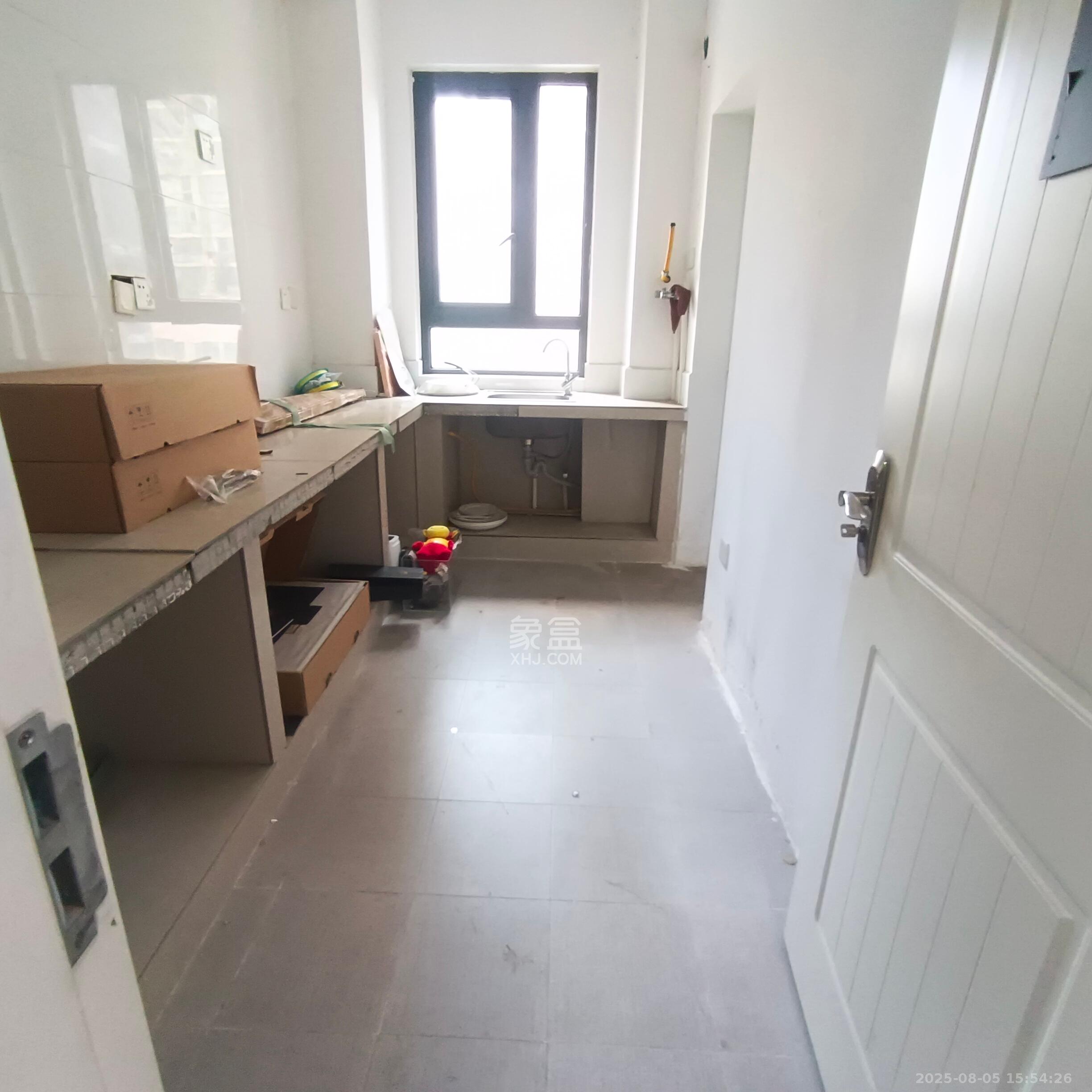 藏珑湖上国际花园 4室2厅2卫 3000.0元/月 藏珑湖上国际花园 4室2厅2卫 3000.0元/月室内图