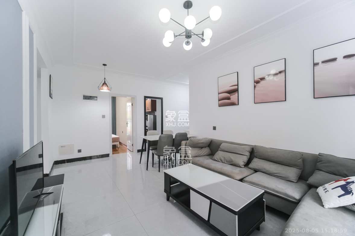 荣盛花语城  3室2厅1卫    61.8万 荣盛花语城  3室2厅1卫    61.8万客厅