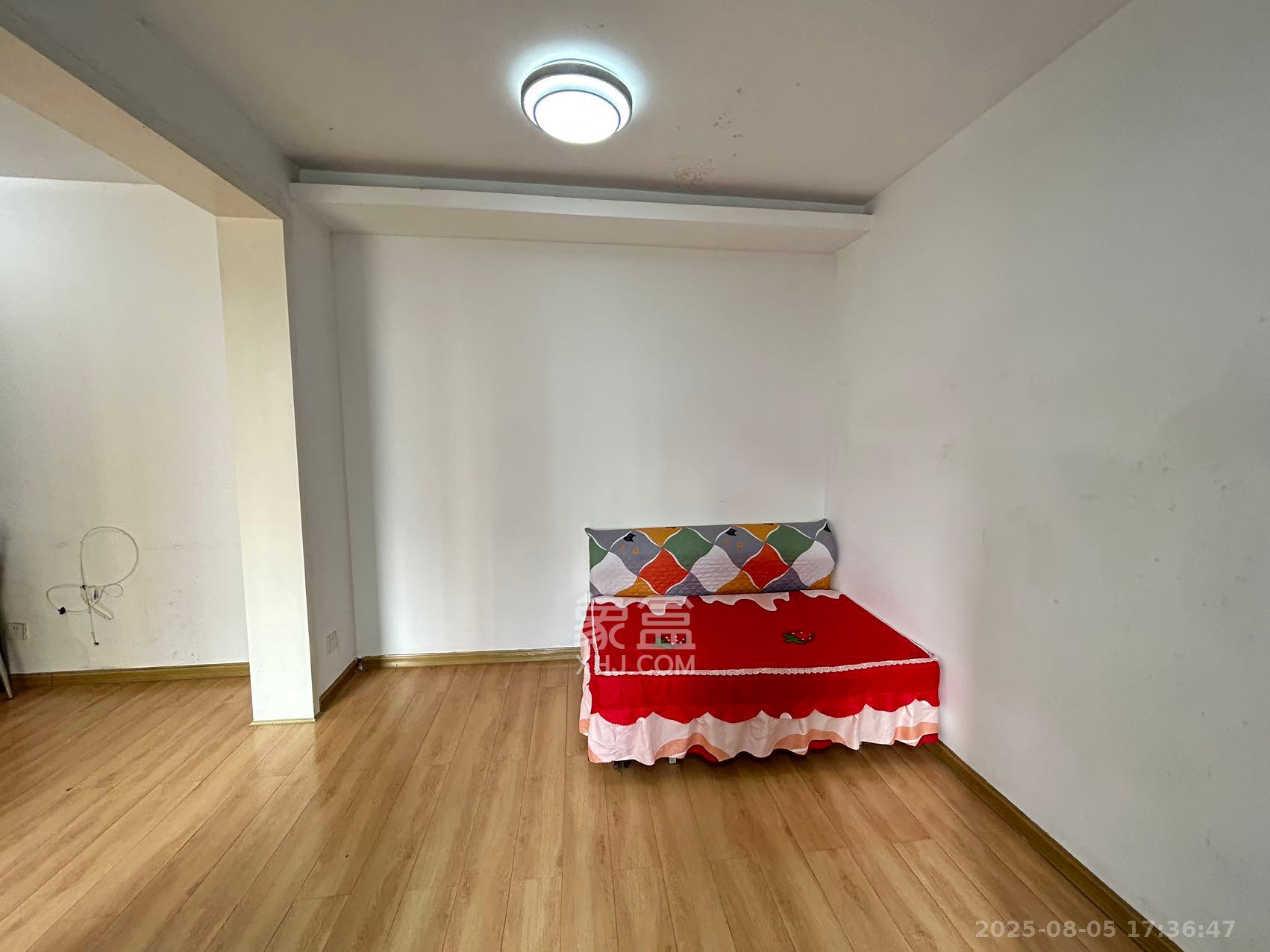 中信城市广场(中信新城一期)  2室1厅1卫    1600.0元/月 中信城市广场(中信新城一期)  2室1厅1卫    1600.0元/月室内图