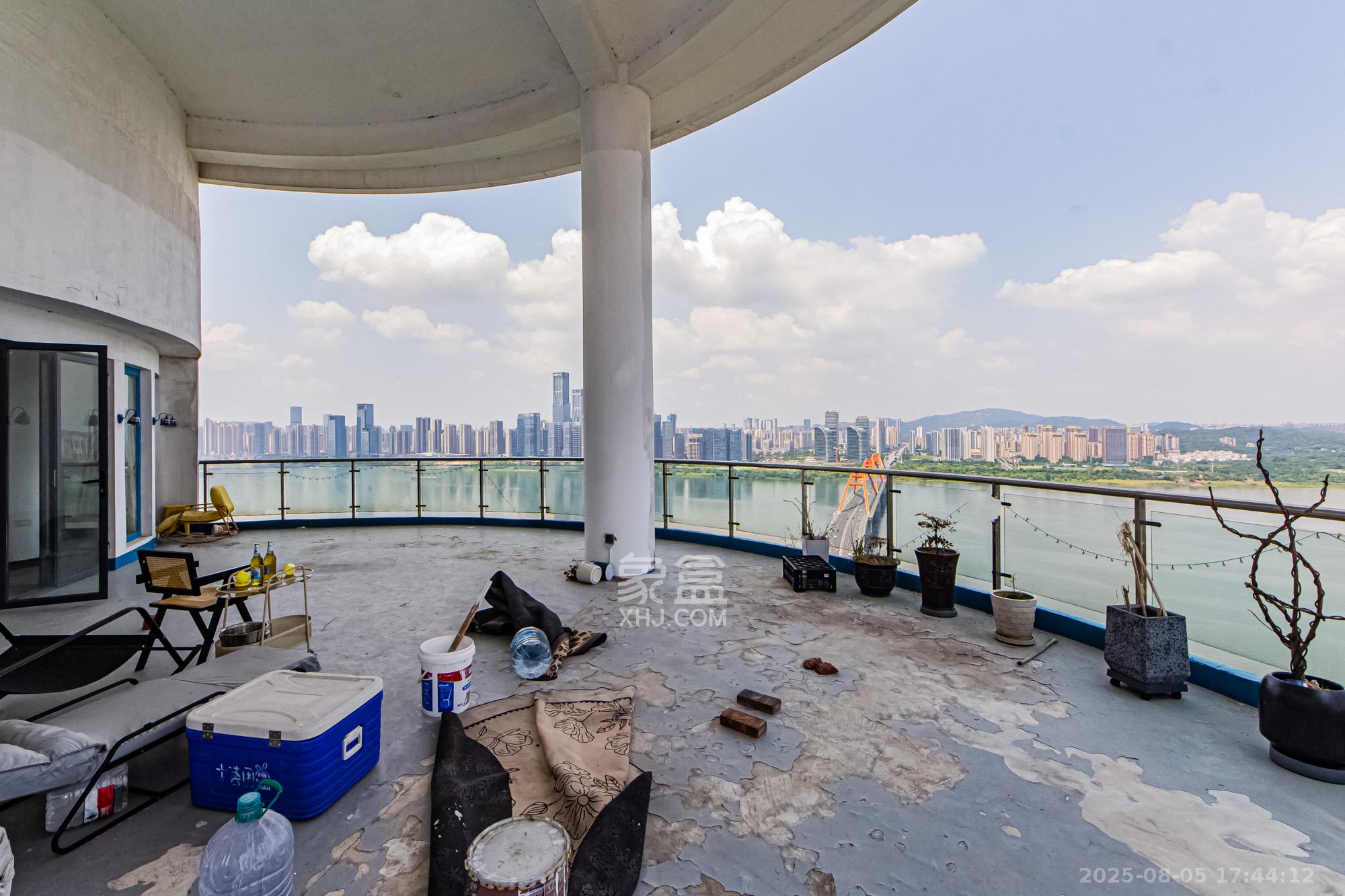 湘江世纪城富湾国际 4室2厅3卫 380.00万 湘江世纪城富湾国际 4室2厅3卫 380.00万阳台