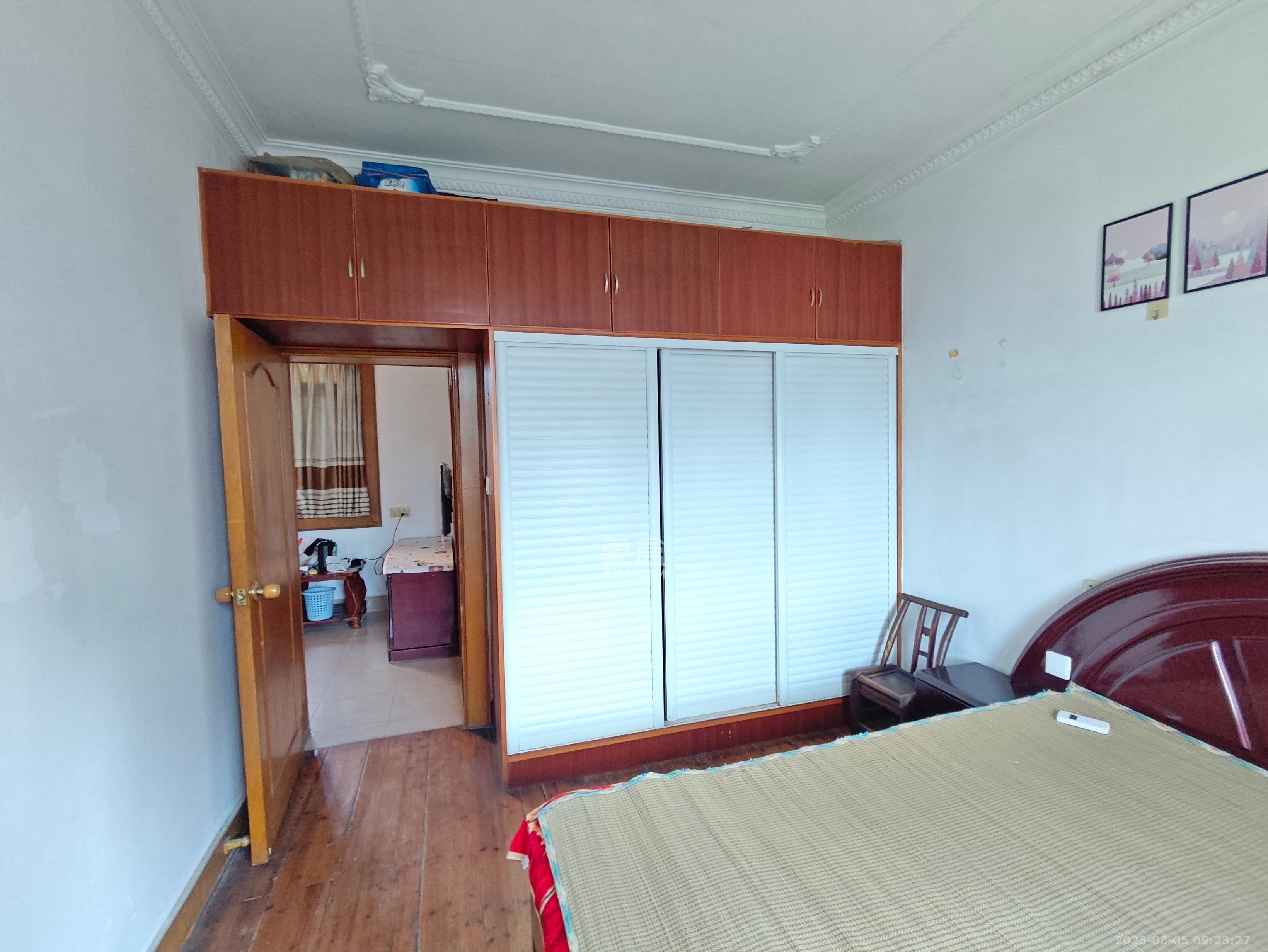 水泵厂宿舍  2室1厅1卫    1300.0元/月 水泵厂宿舍  2室1厅1卫    1300.0元/月