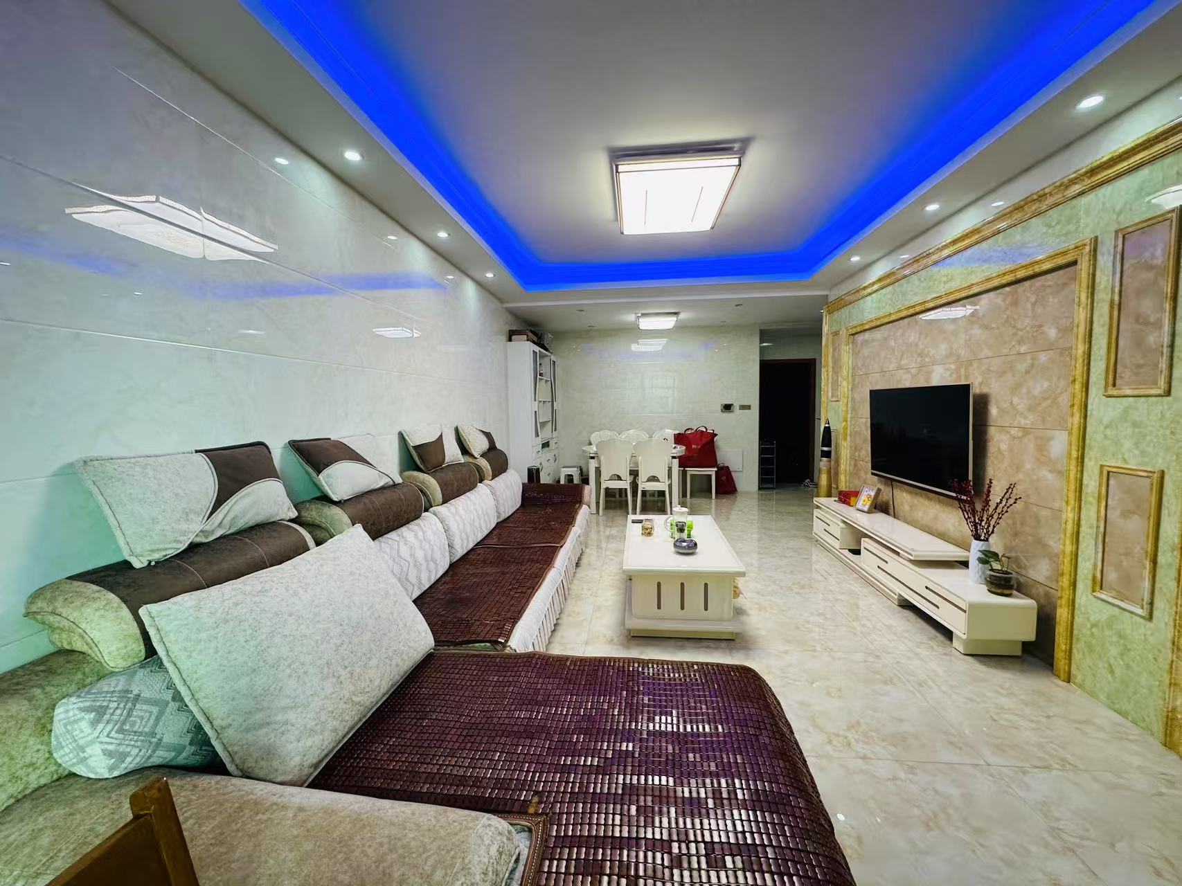 锦绣欣城 2室2厅1卫 1300.0元/月 锦绣欣城 2室2厅1卫 1300.0元/月室内图