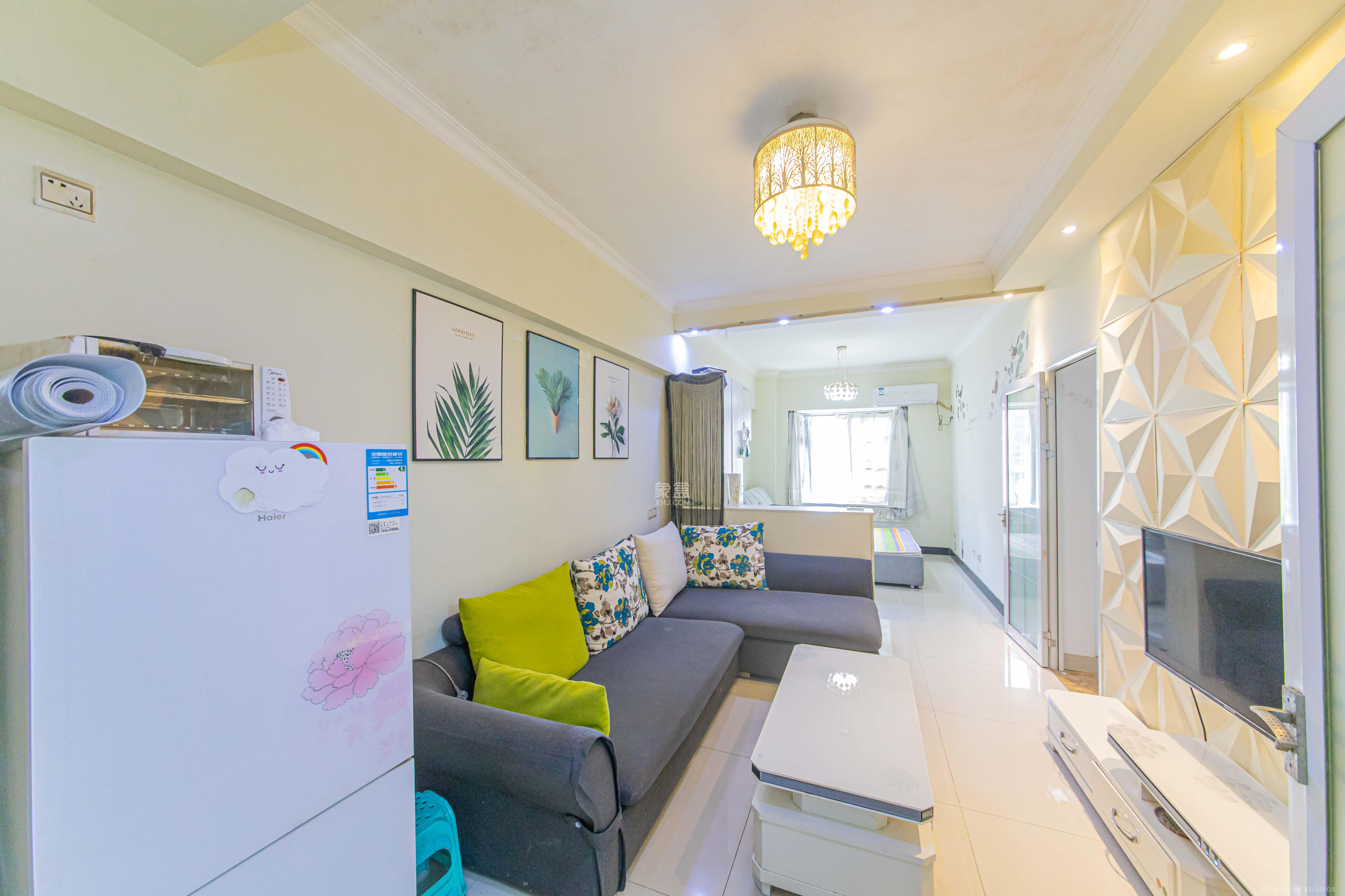 绿地公馆(绿地名邸) 1室1厅1卫 46.0万 绿地公馆(绿地名邸) 1室1厅1卫 46.0万客厅