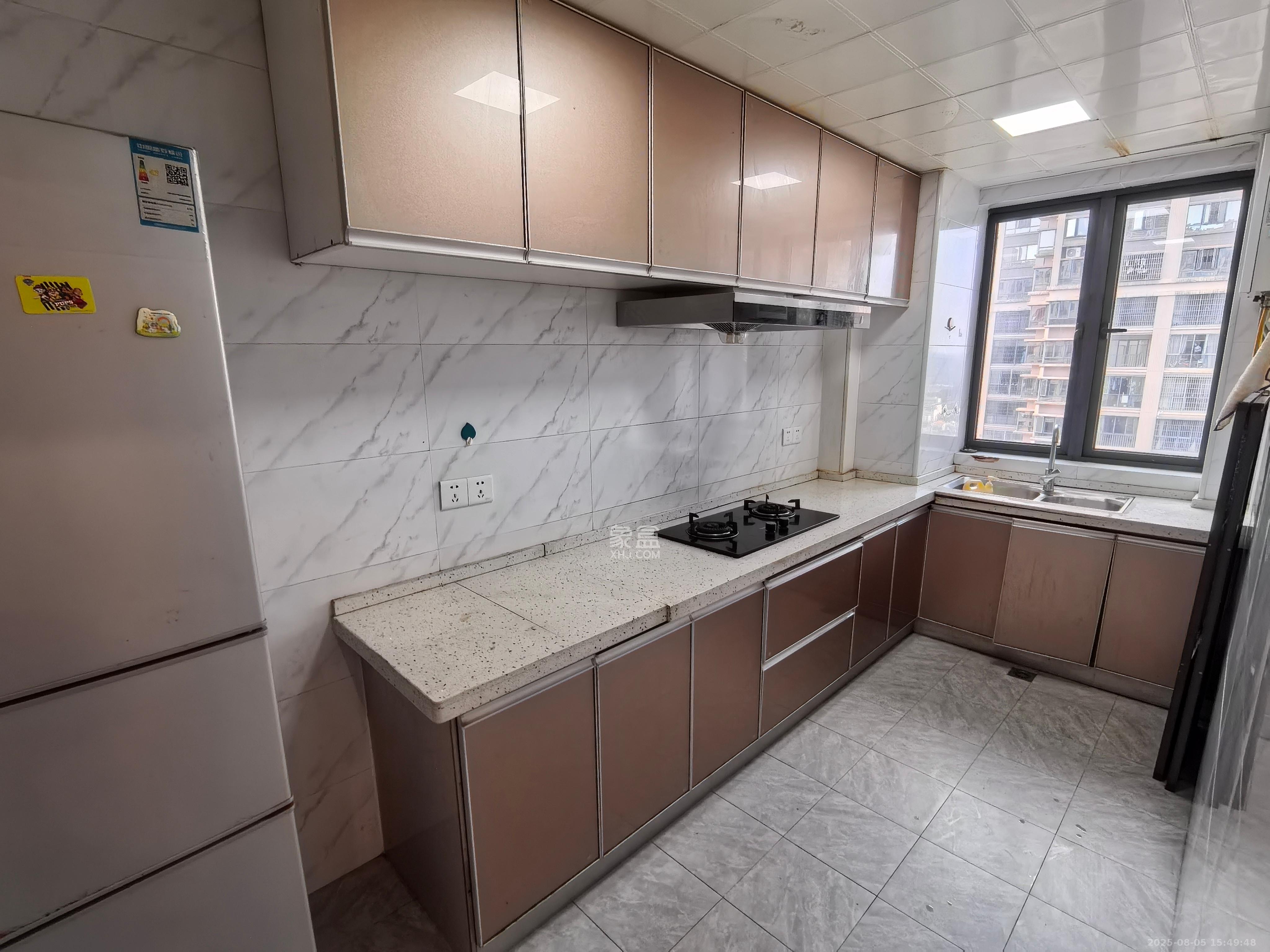 深业睿城 3室2厅2卫 2500.0元/月 深业睿城 3室2厅2卫 2500.0元/月室内图