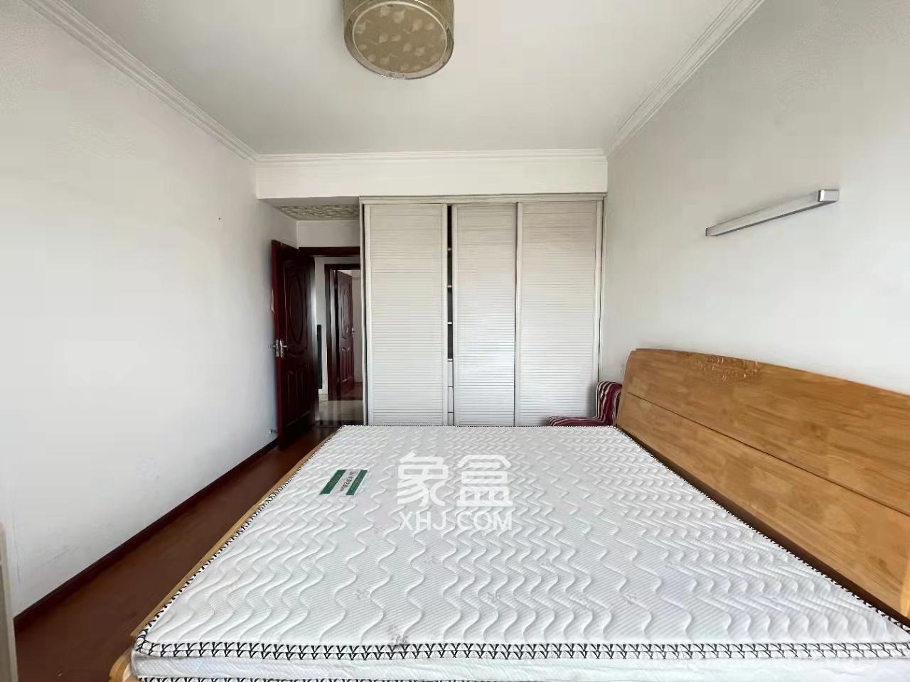 高鑫麓城  3室2厅2卫   3100.00元/月