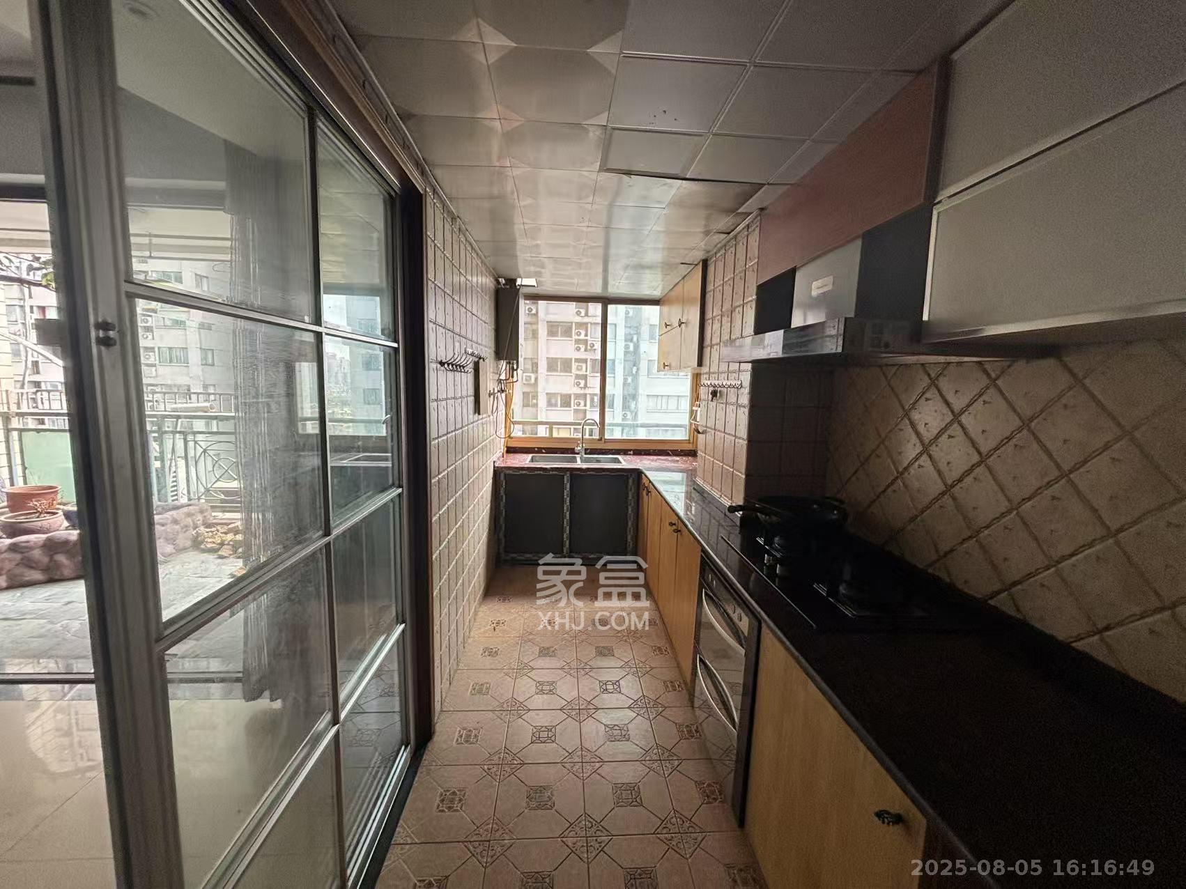 香格里嘉园 5室2厅2卫 4500.0元/月 香格里嘉园 5室2厅2卫 4500.0元/月室内图