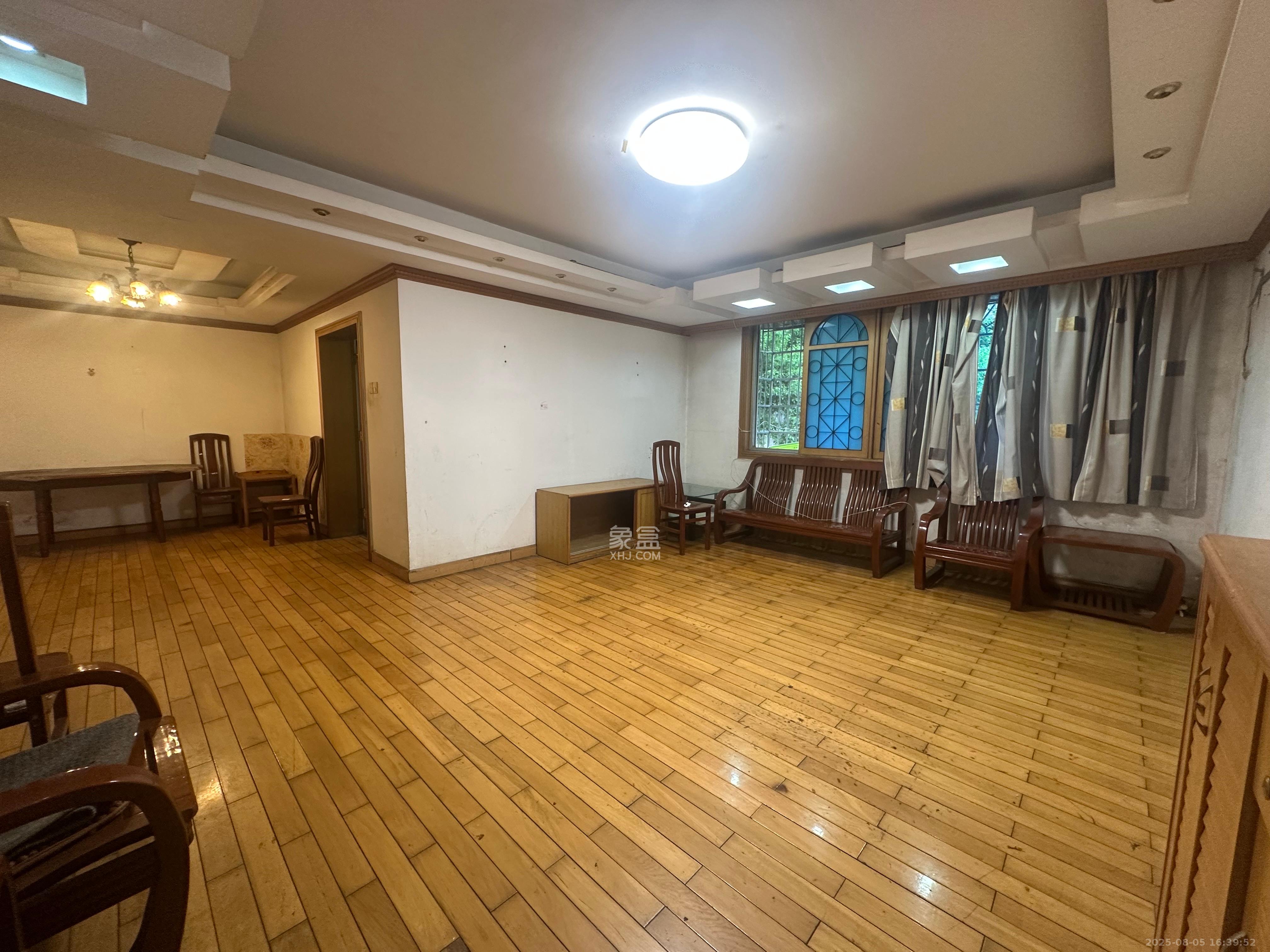 安泰新村  3室1厅2卫   2000.00元/月