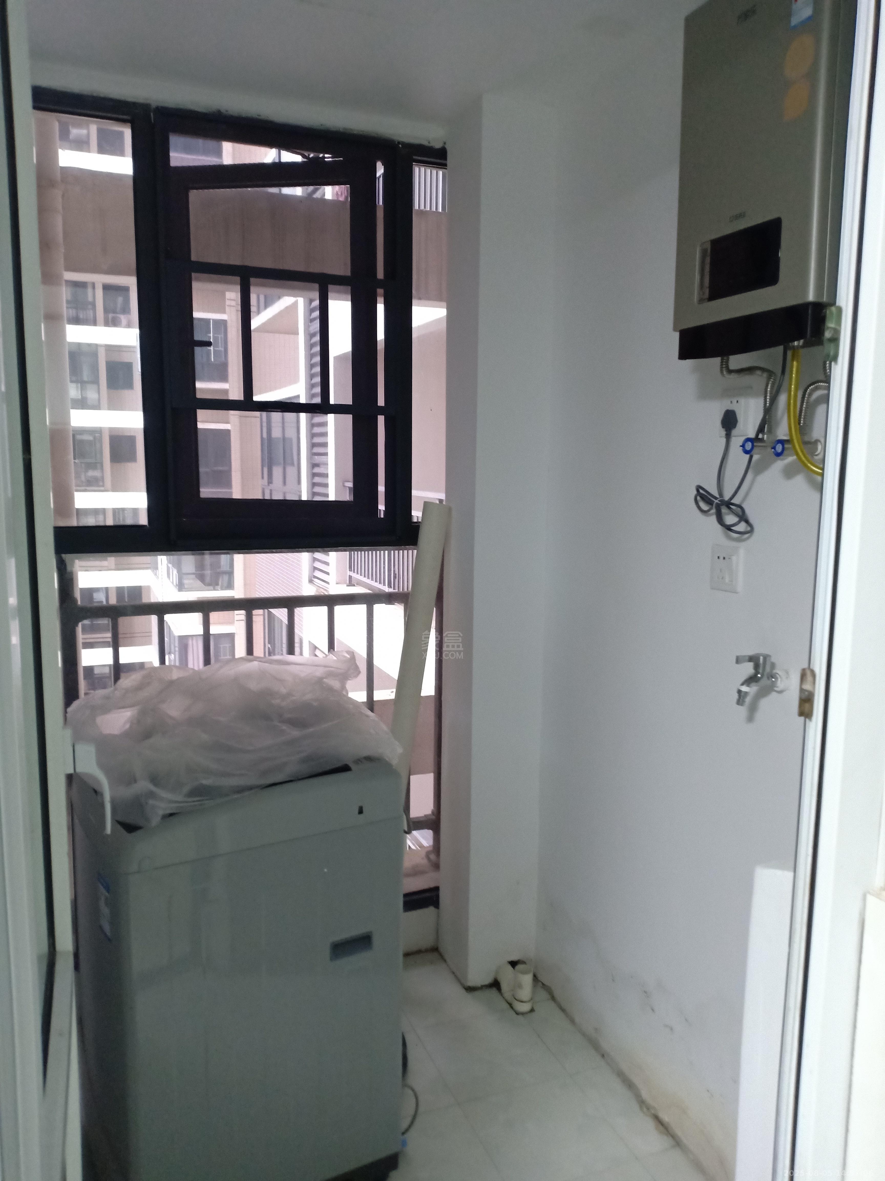美的城二期  3室2厅2卫   2000.00元/月室内图