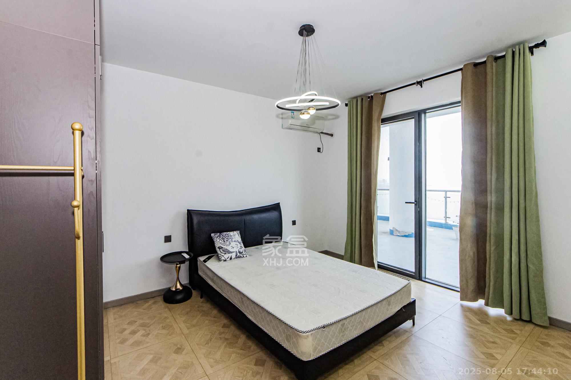 湘江世纪城富湾国际 4室2厅3卫 380.00万 湘江世纪城富湾国际 4室2厅3卫 380.00万卧室