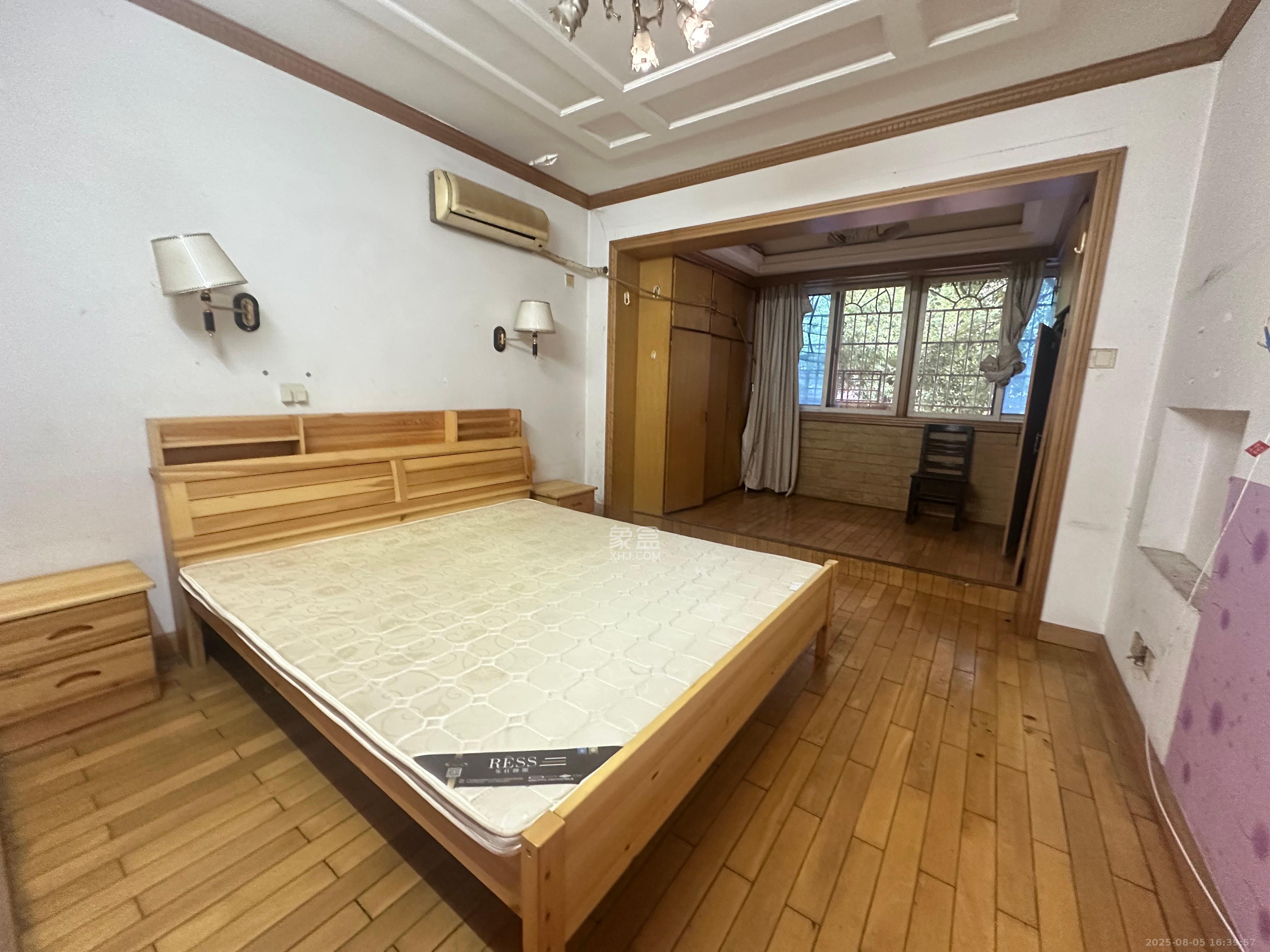 安泰新村  3室1厅2卫   2000.00元/月室内图