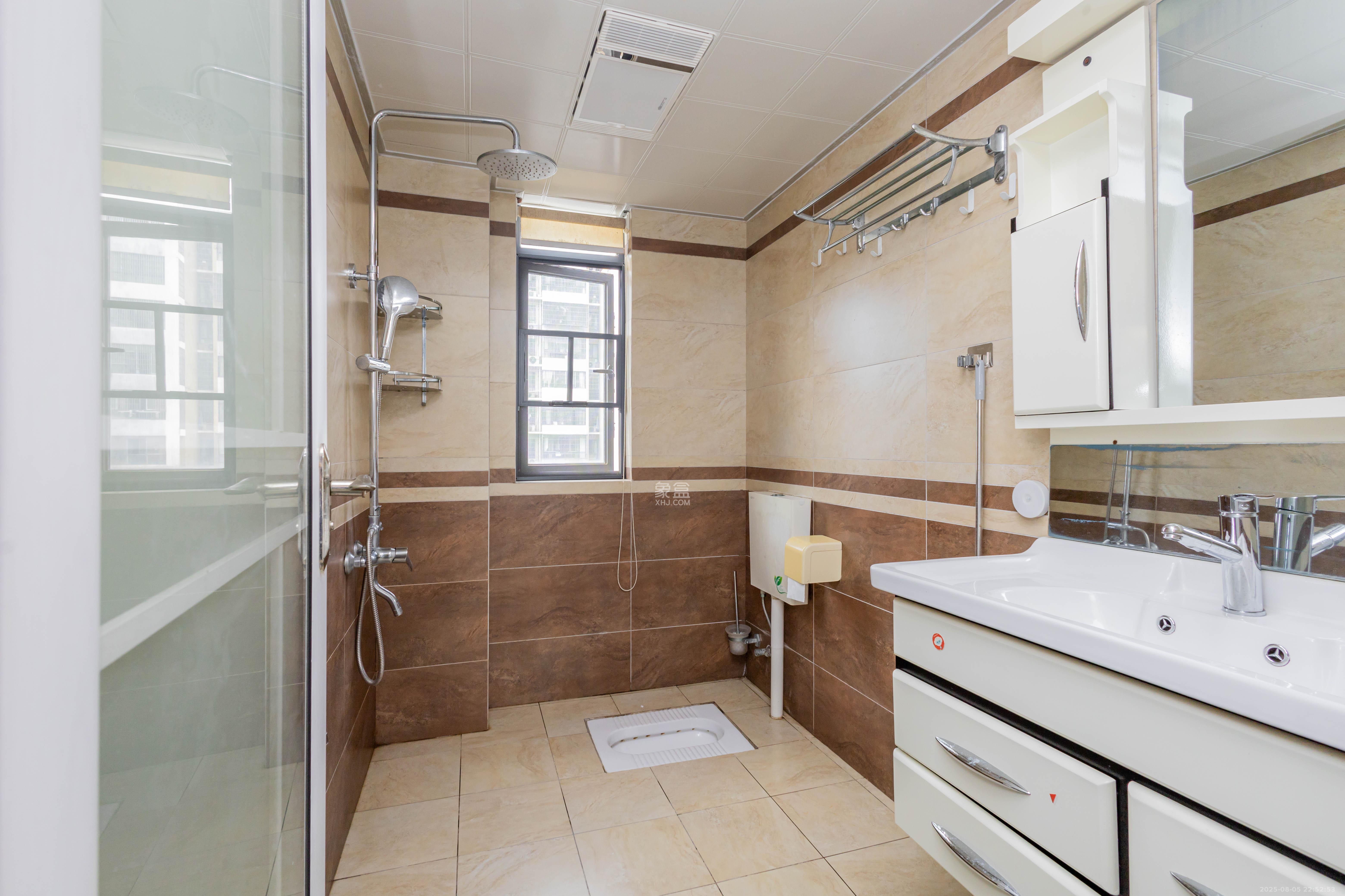 中国铁建国际城二期  3室2厅1卫    52.0万卫生间