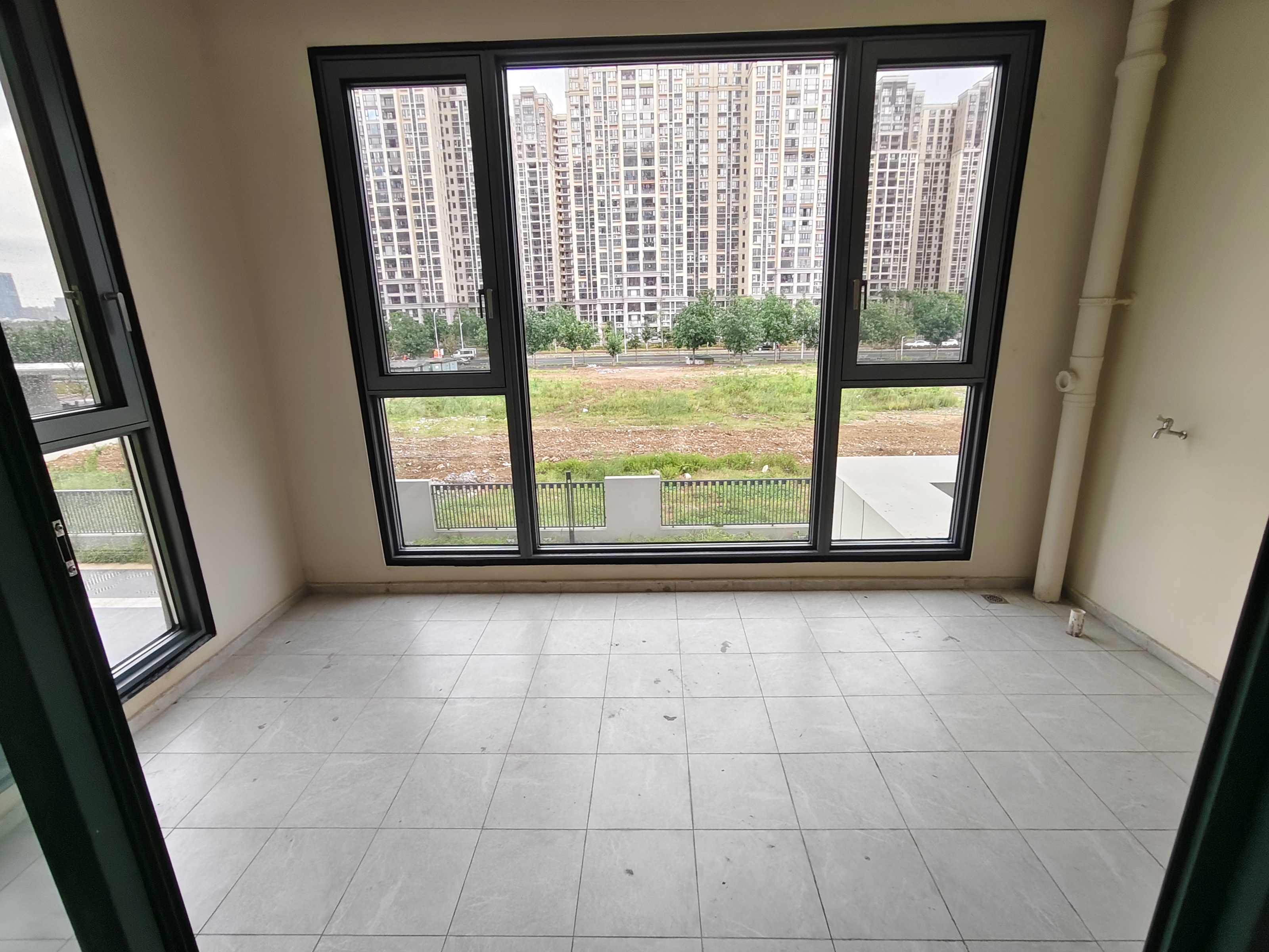 和风家园蓝天居  3室2厅2卫    2000.0元/月室内图