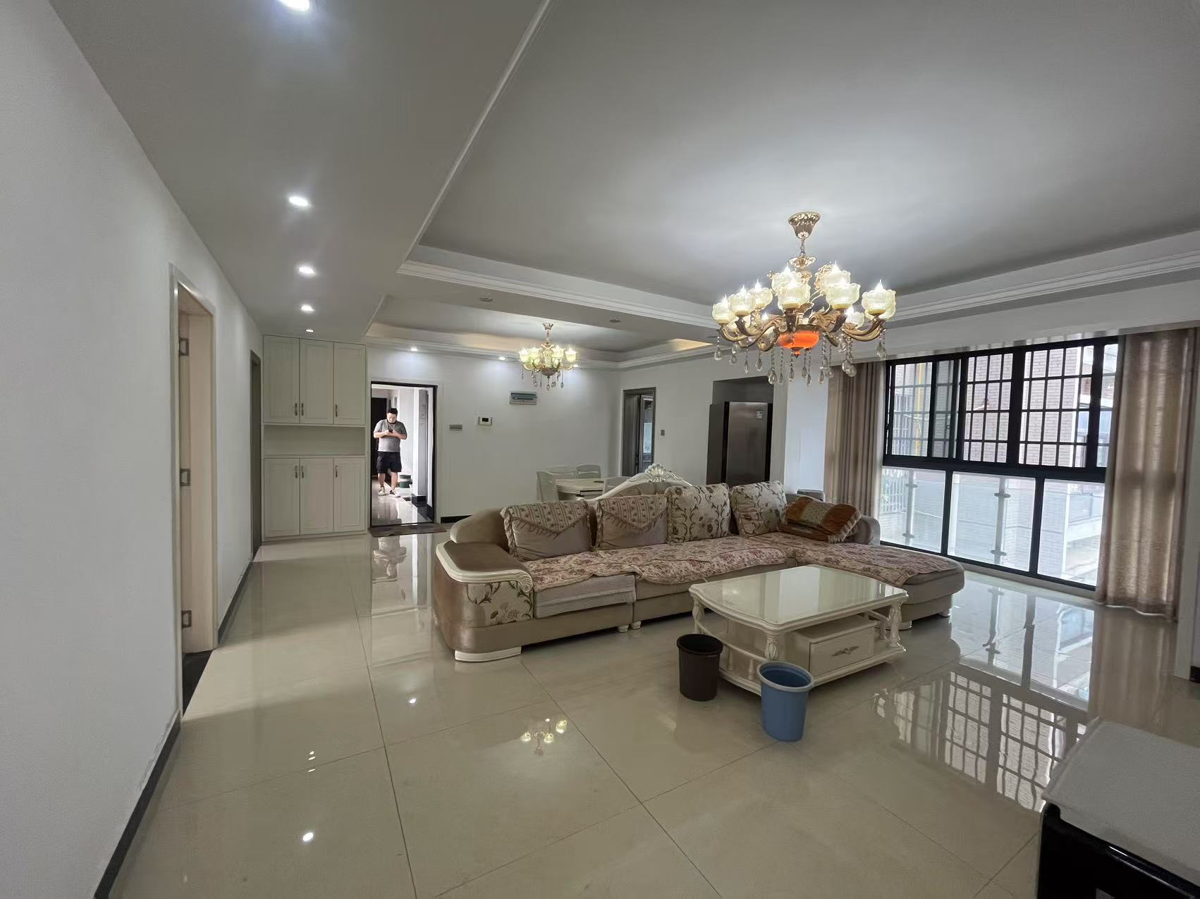 华天城小区 3室2厅2卫 2700.0元/月 华天城小区 3室2厅2卫 2700.0元/月室内图