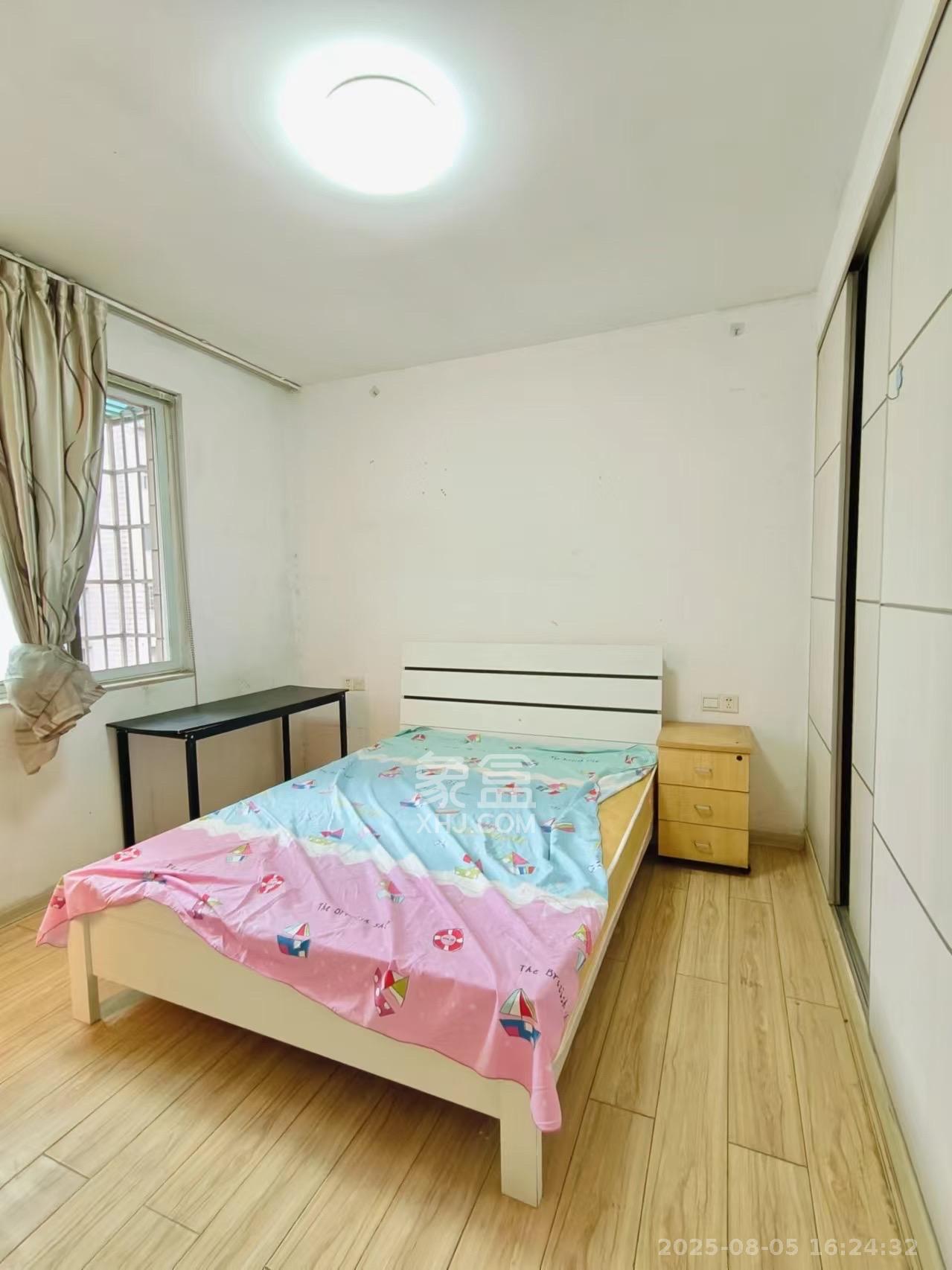 城市花园  3室1厅1卫    2300.0元/月室内图