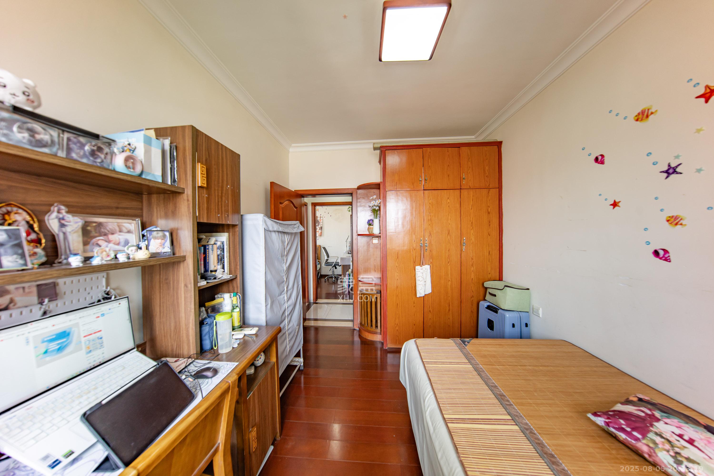 江山帝景雅典  3室2厅2卫    108.0万卧室