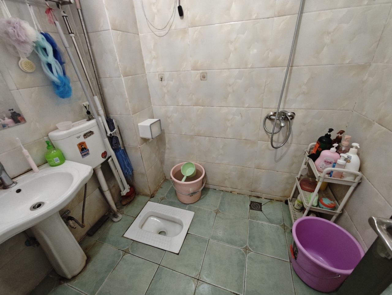 琼山区政府大院 3室2厅1卫 1500.0元/月 琼山区政府大院 3室2厅1卫 1500.0元/月室内图