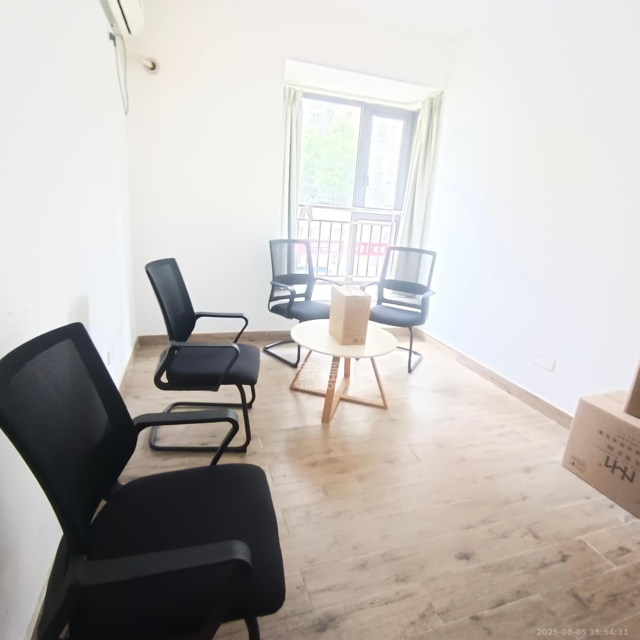 藏珑湖上国际花园 4室2厅2卫 3000.0元/月 藏珑湖上国际花园 4室2厅2卫 3000.0元/月室内图