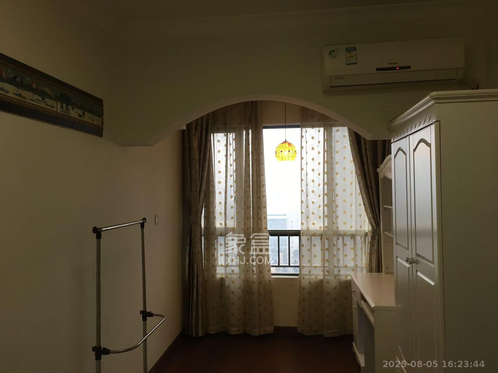 五一大道202(中环壹世界) 3室2厅1卫 3360.0元/月 五一大道202(中环壹世界) 3室2厅1卫 3360.0元/月室内图