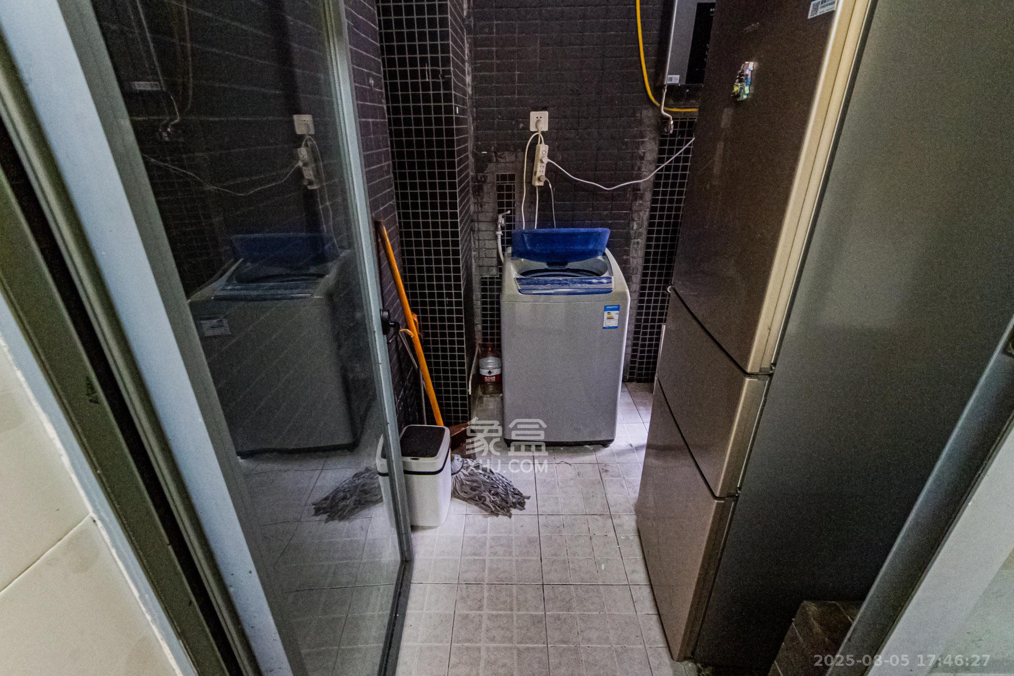 滨江君悦香邸 2室2厅1卫 88.0万 滨江君悦香邸 2室2厅1卫 88.0万阳台