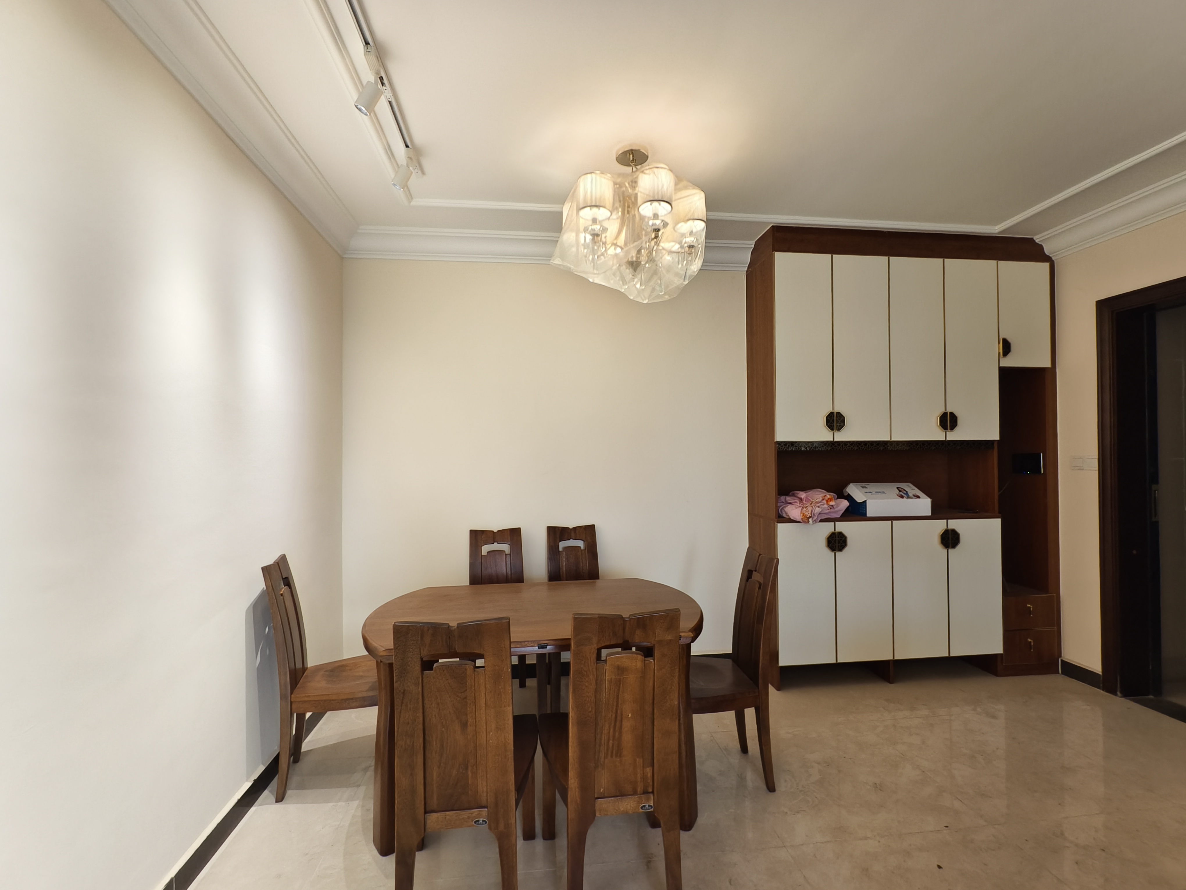 恒大华府  3室2厅2卫    2400.0元/月户型图