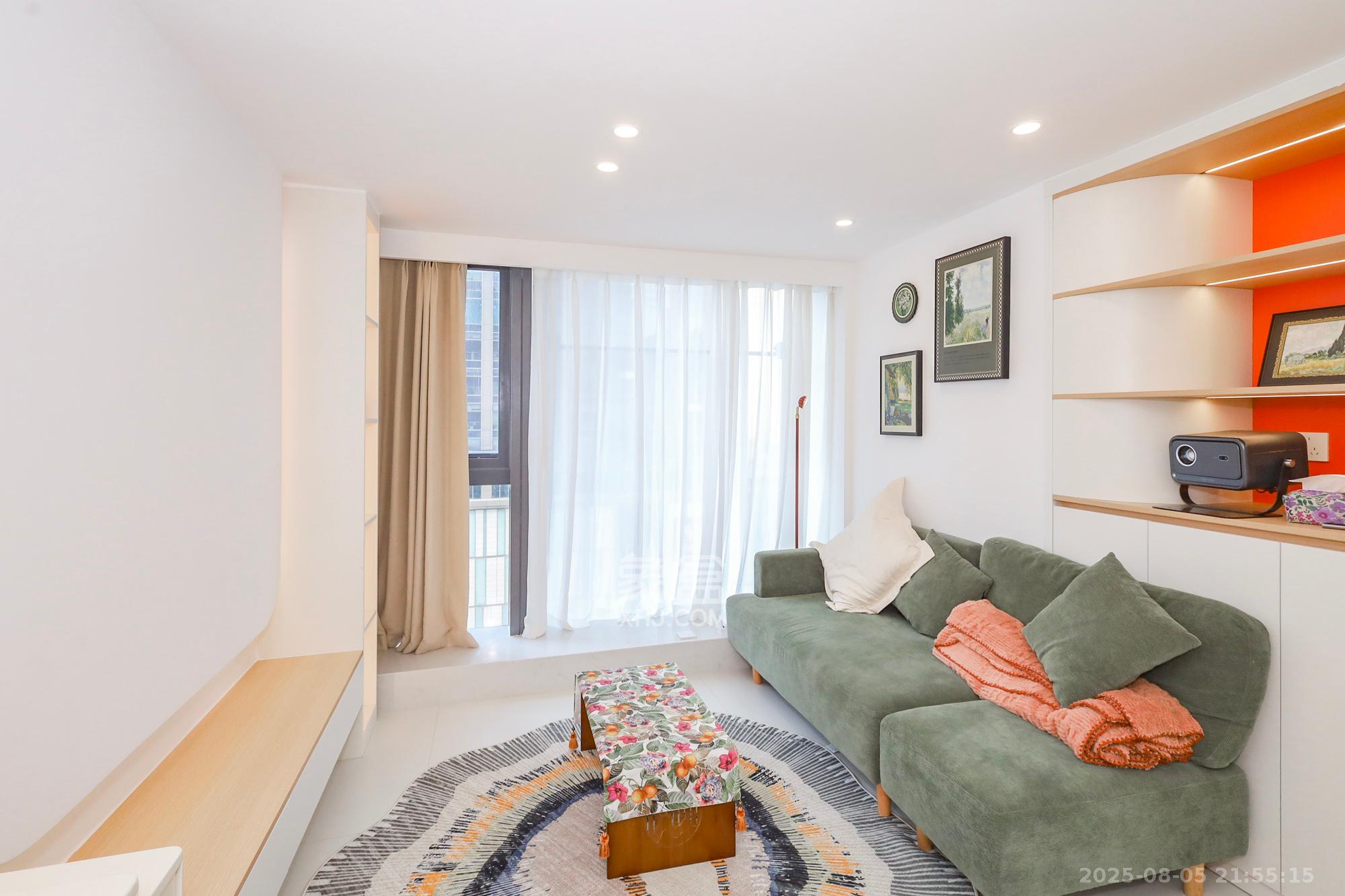 卓越中寰 2室1厅1卫 50.0万 卓越中寰 2室1厅1卫 50.0万客厅