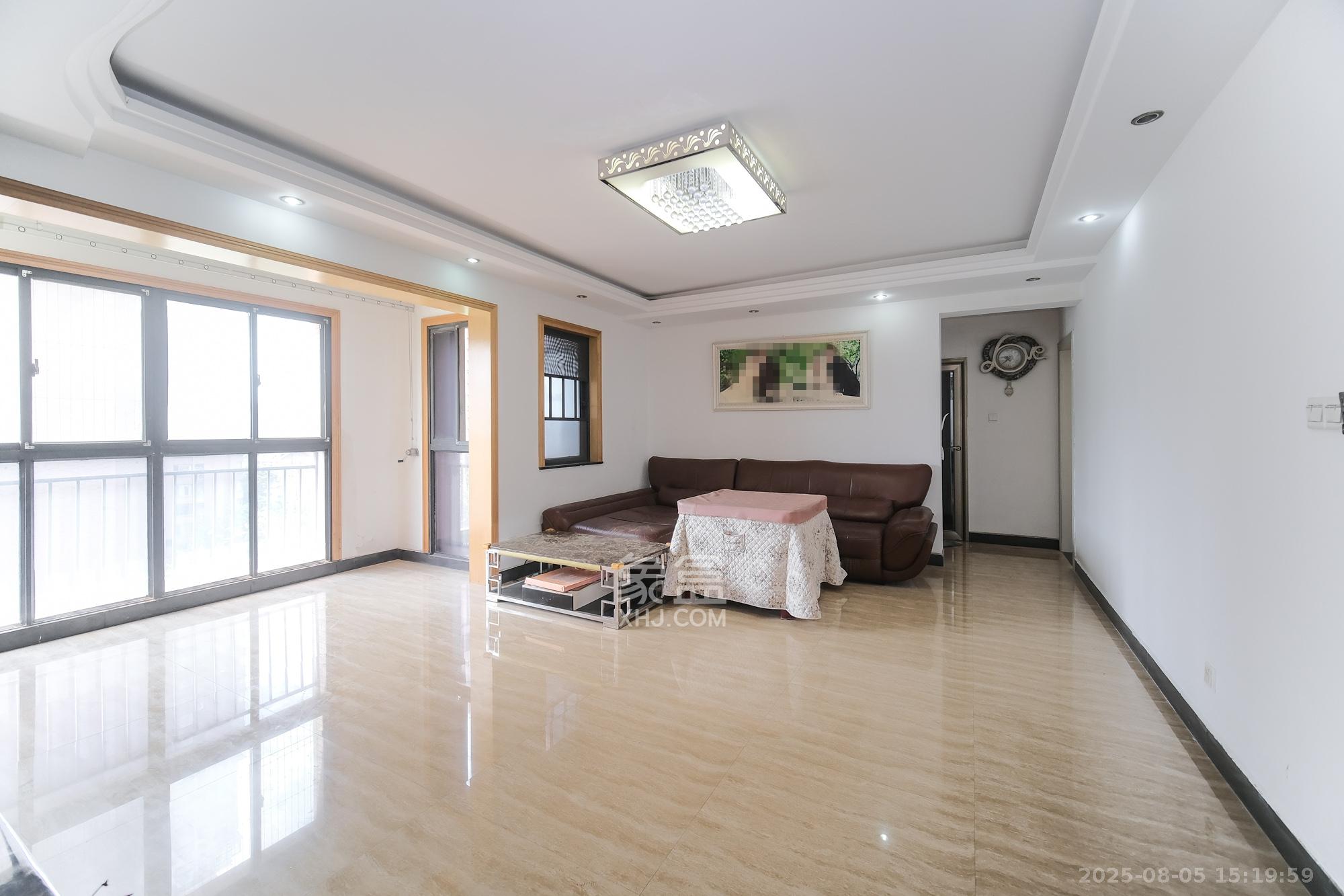三一街区  3室2厅2卫   81.80万其他