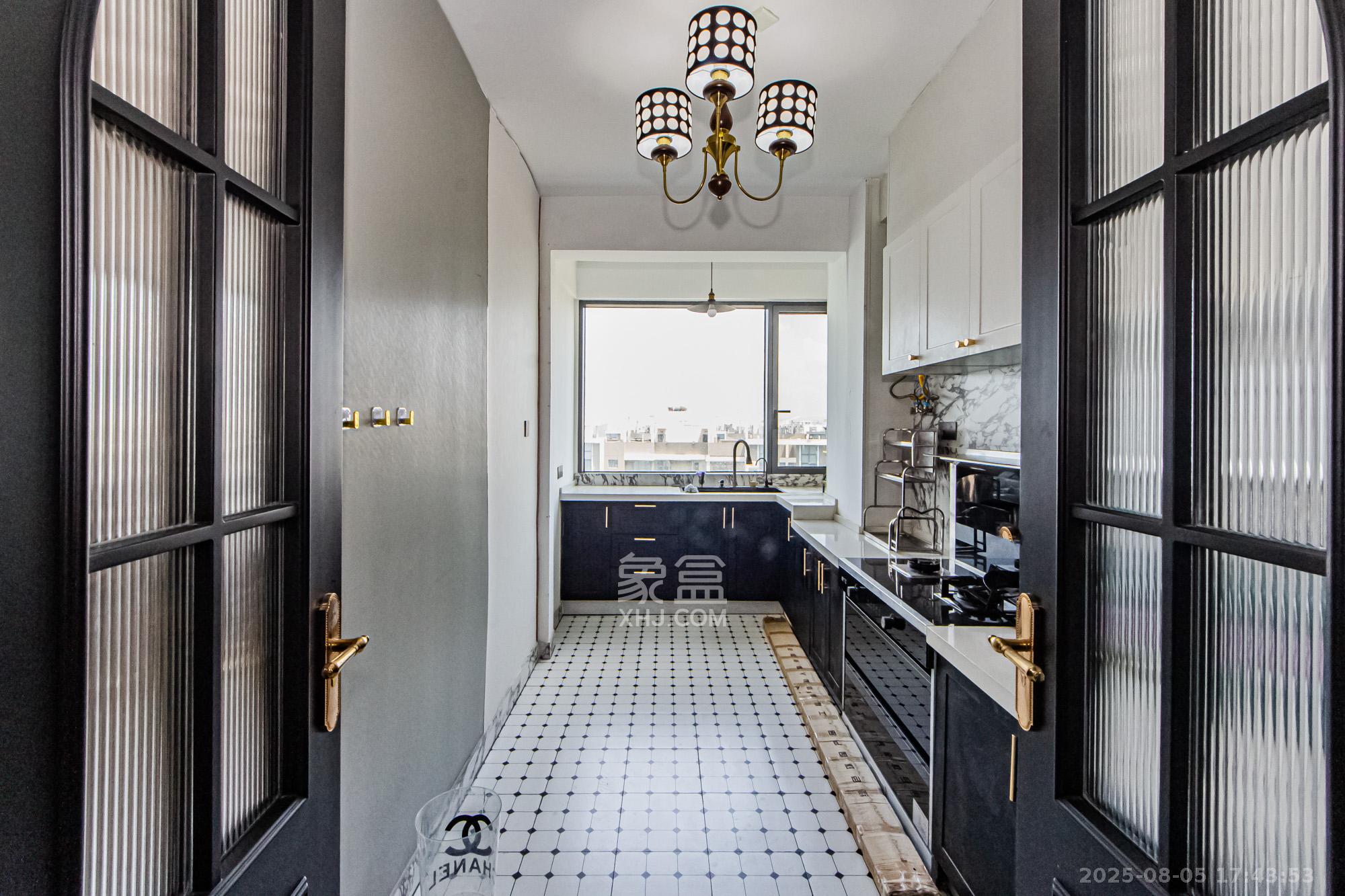 湘江世纪城富湾国际 4室2厅3卫 380.00万 湘江世纪城富湾国际 4室2厅3卫 380.00万厨房