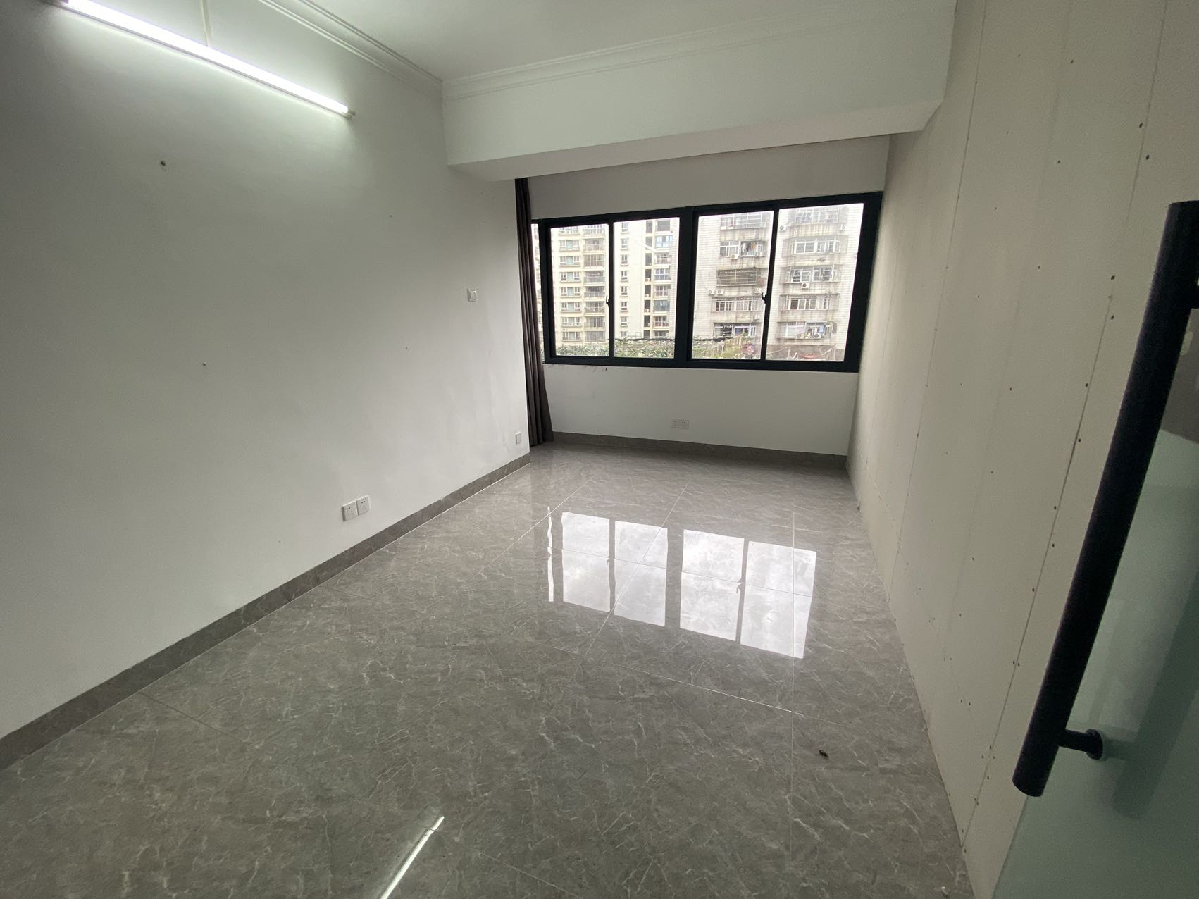 中房高级公寓 4室2厅1卫 4500.0元/月 中房高级公寓 4室2厅1卫 4500.0元/月室内图