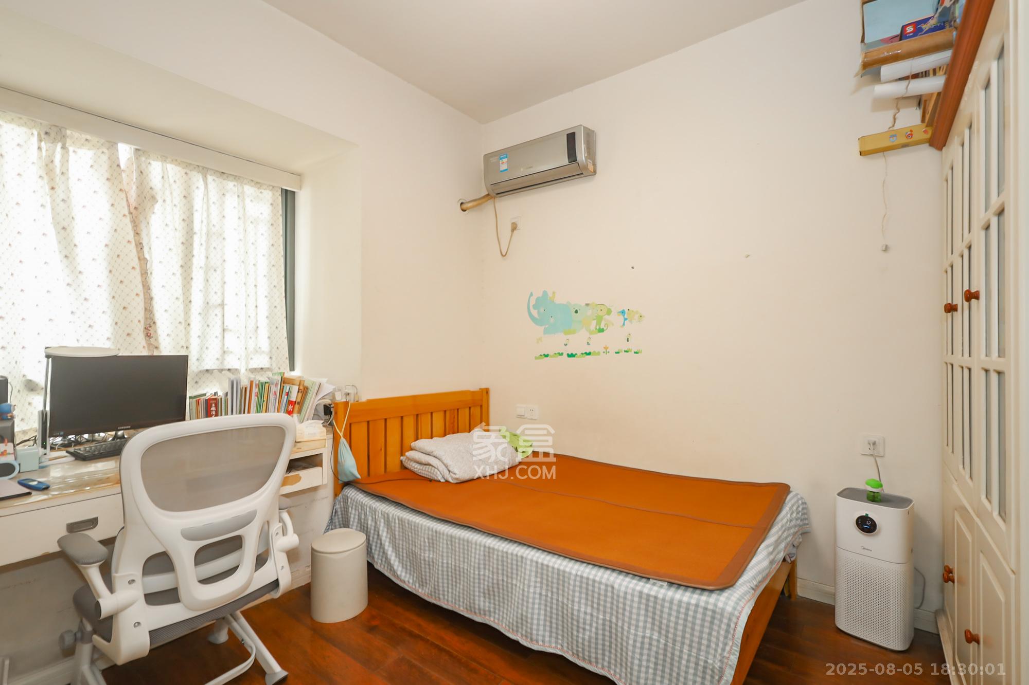 金麓国际  3室2厅1卫    138.0万卧室