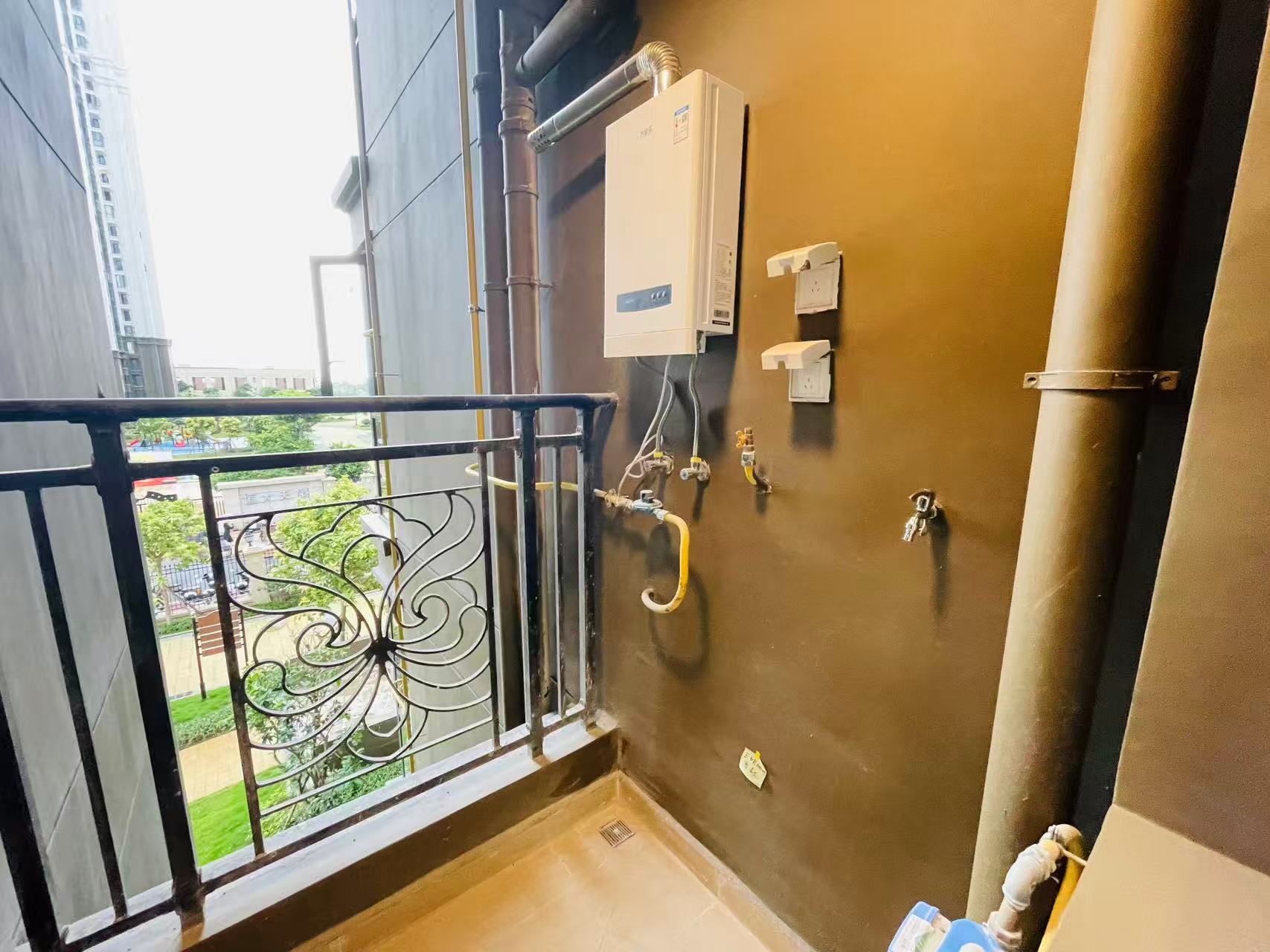 恒大美丽沙天韵湾 3室2厅2卫 3500.0元/月 恒大美丽沙天韵湾 3室2厅2卫 3500.0元/月室内图